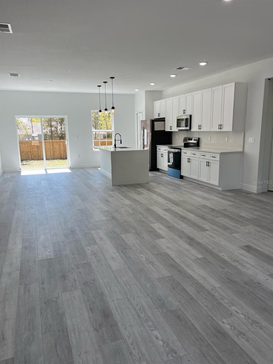 Listing photo id 2 for 920 Ludlum Street