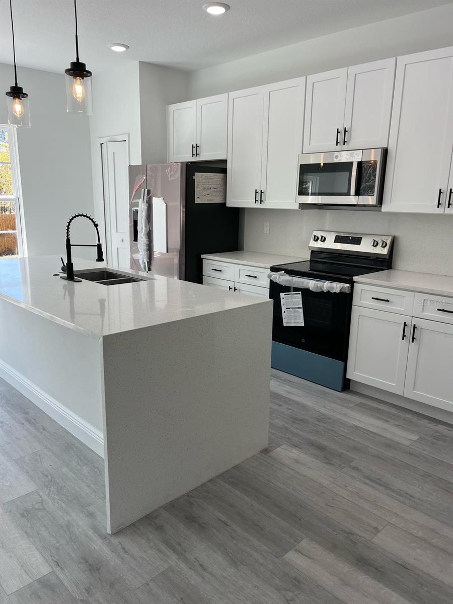 Listing photo id 3 for 920 Ludlum Street