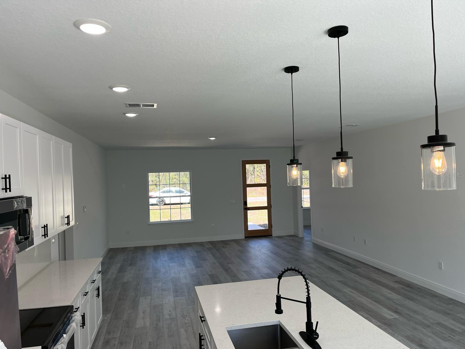 Listing photo id 4 for 920 Ludlum Street