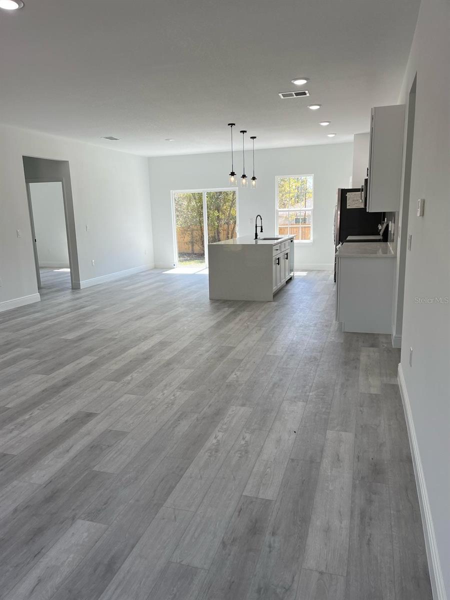 Listing photo id 6 for 920 Ludlum Street