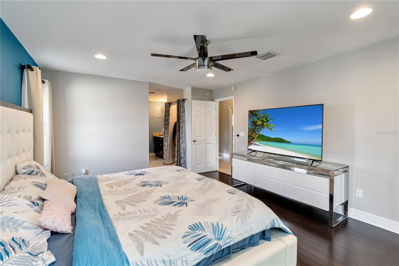 Image 21 of 37 For 9338 Palm Tree Drive