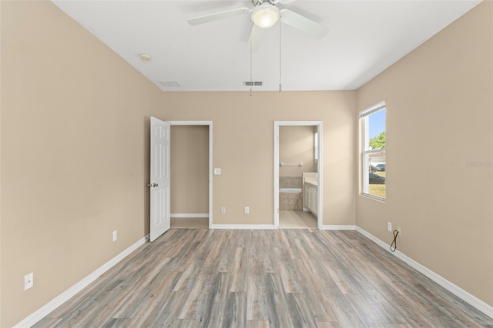 Image 26 of 36 For 558 Knollwood Drive