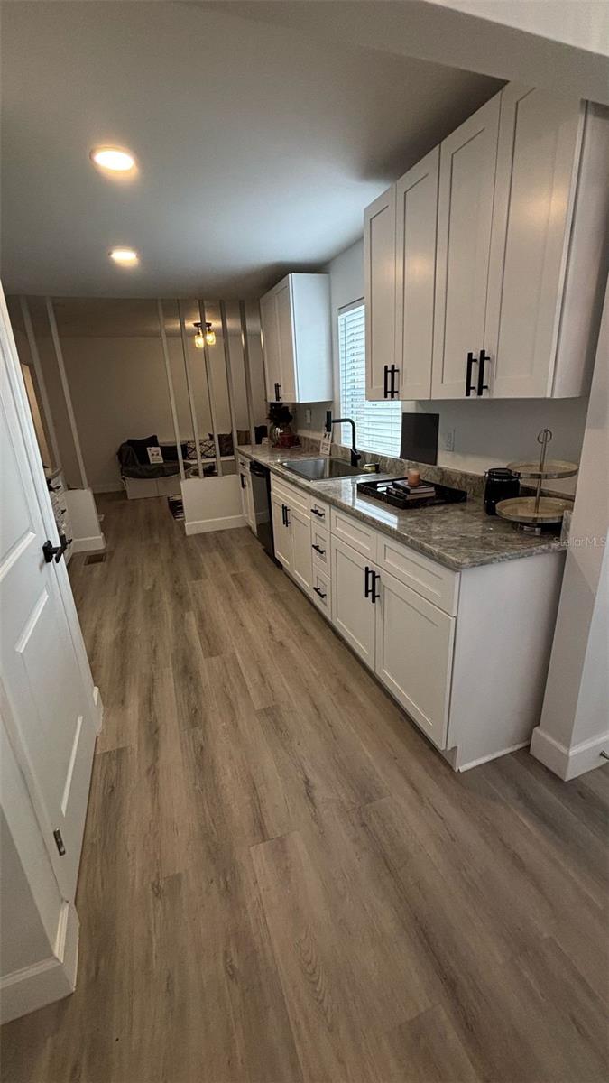 Image 5 of 27 For 860 Magnolia Avenue 1