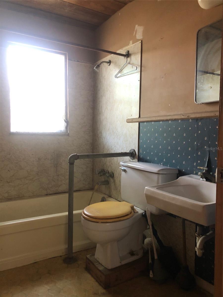 Image 11 of 21 For 407 25th Street
