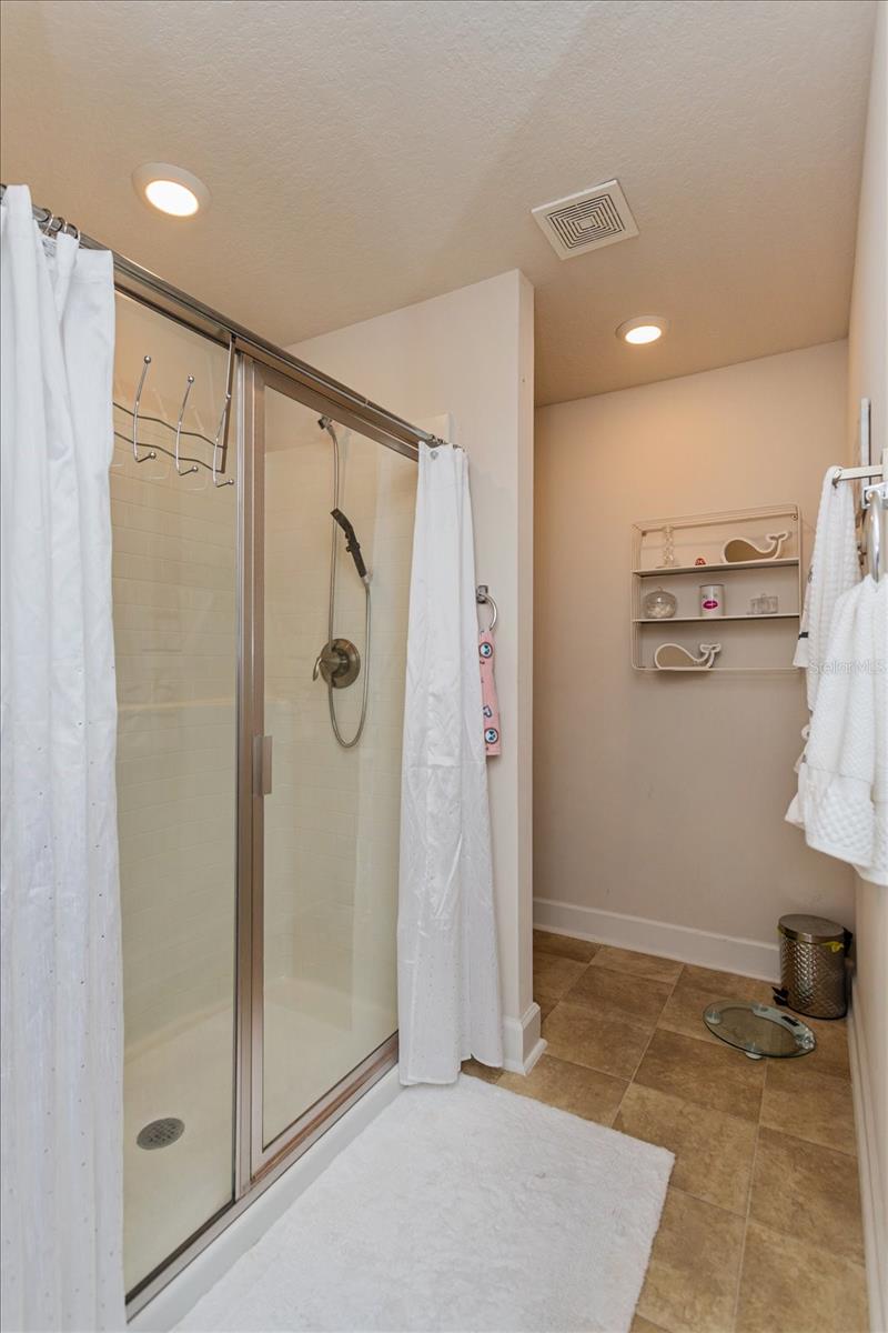 Image 21 of 24 For 644 Hudson Valley Drive