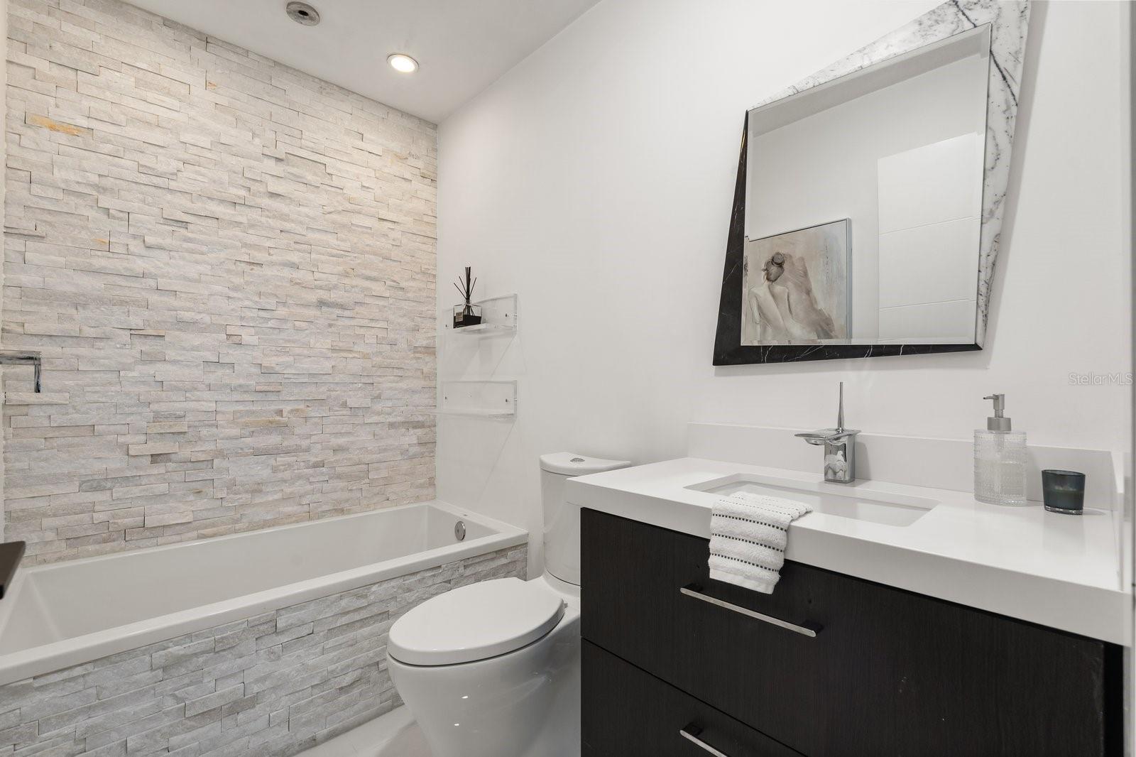 Image 26 of 41 For 13429 Fountainbleau Drive 13429
