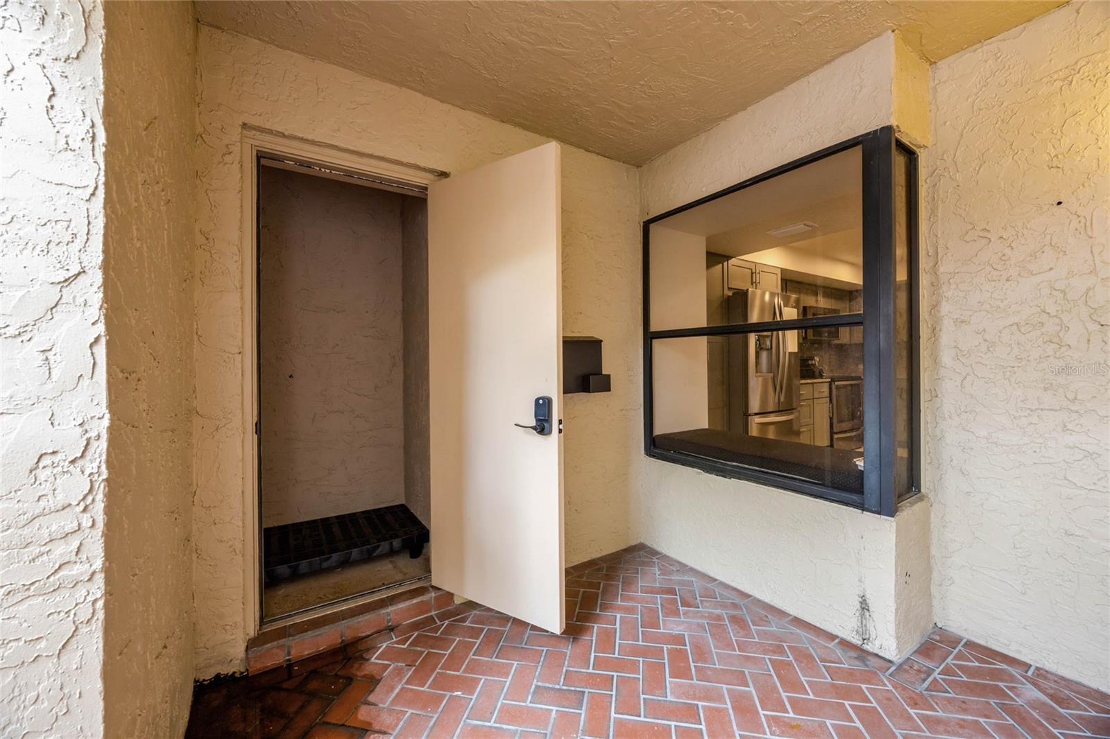 Image 4 of 72 For 1270 Saint Tropez Circle Ge