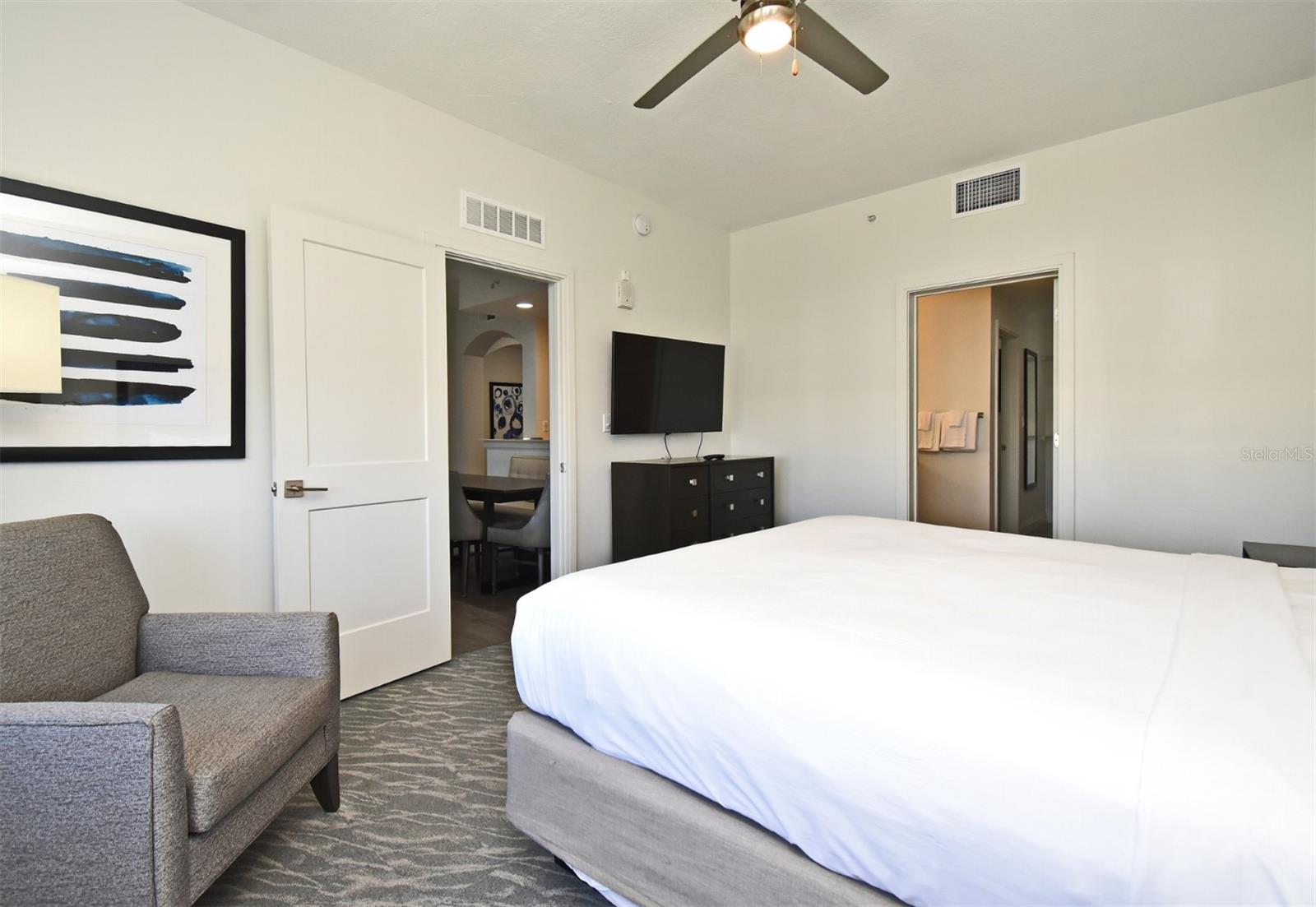 Image 21 of 53 For 14501 Grove Resort Avenue 3704