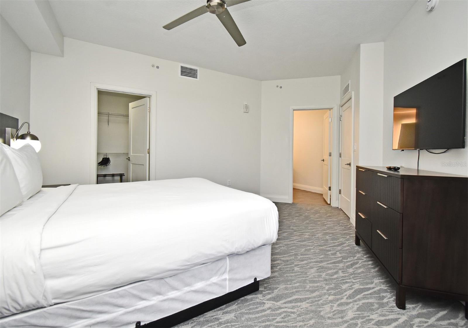 Image 30 of 53 For 14501 Grove Resort Avenue 3704