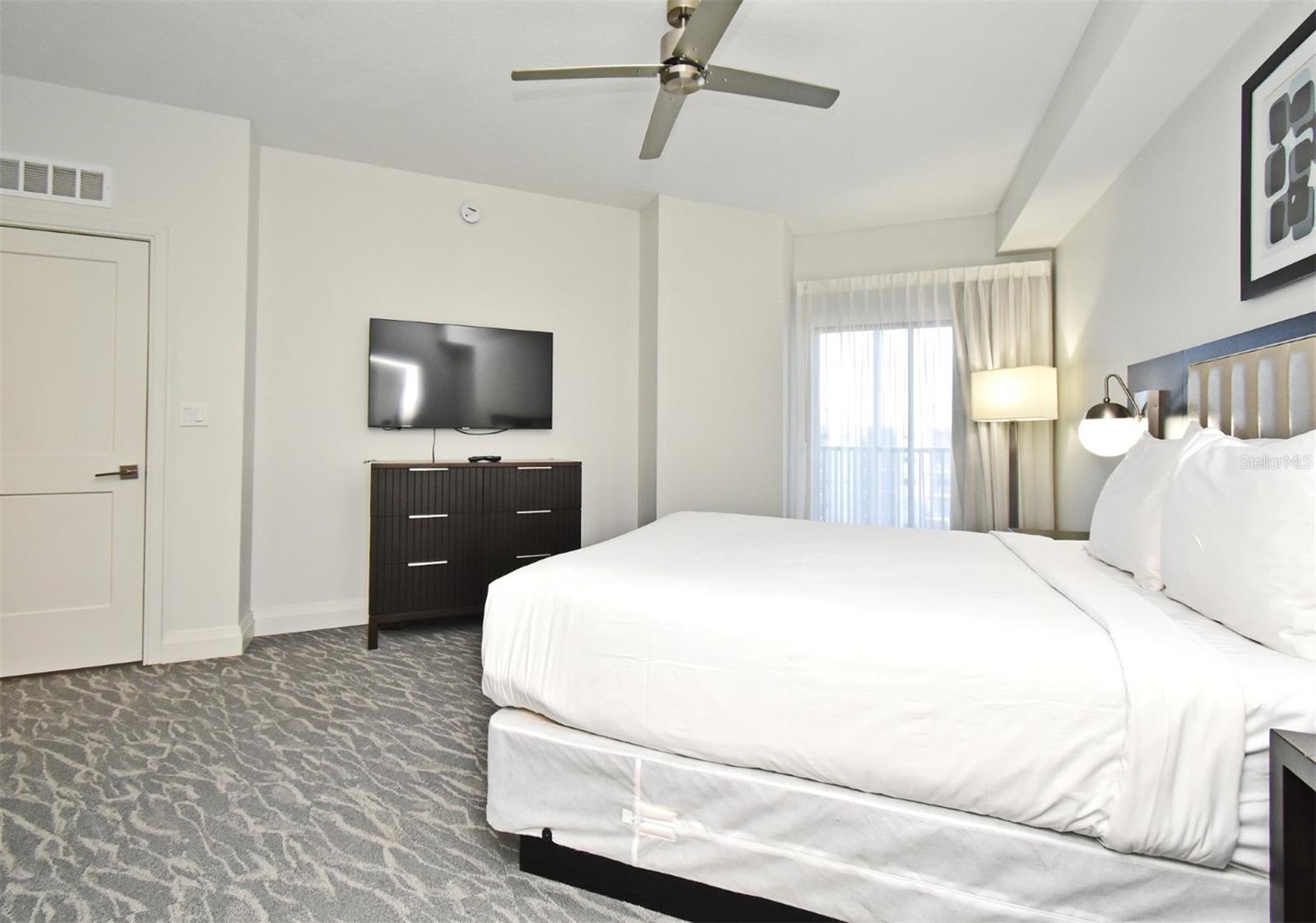 Image 31 of 53 For 14501 Grove Resort Avenue 3704