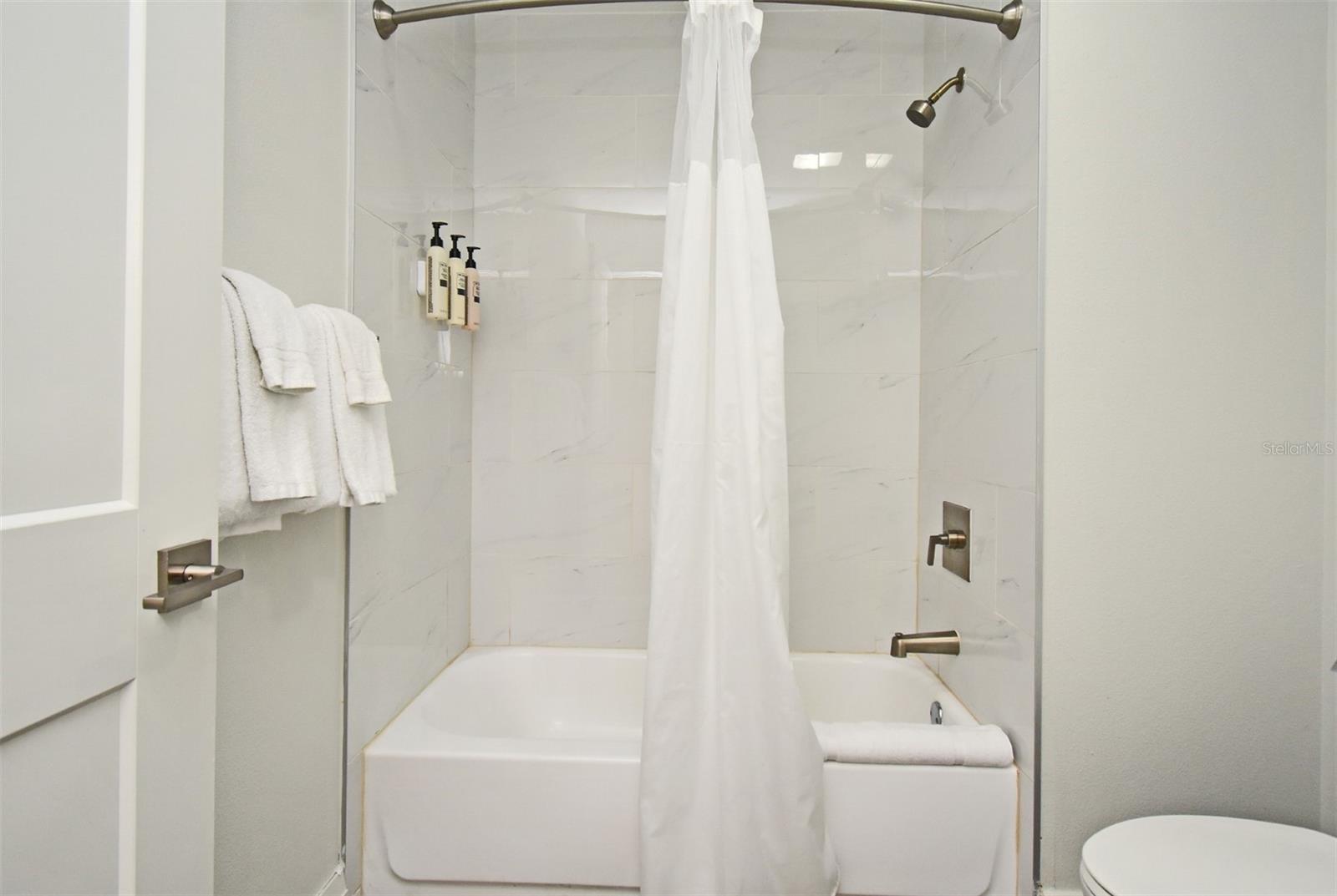 Image 33 of 53 For 14501 Grove Resort Avenue 3704