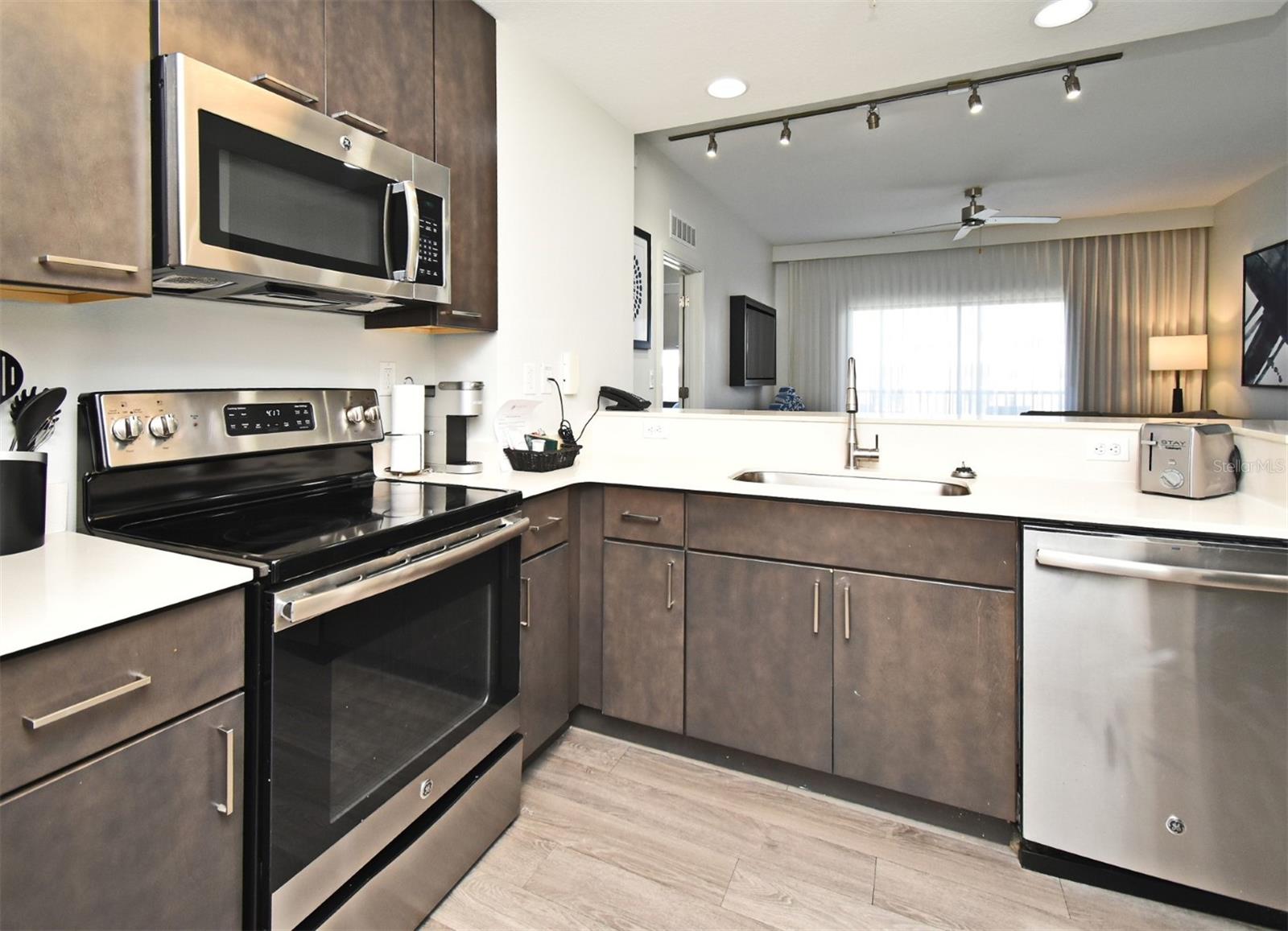 Image 8 of 53 For 14501 Grove Resort Avenue 3704