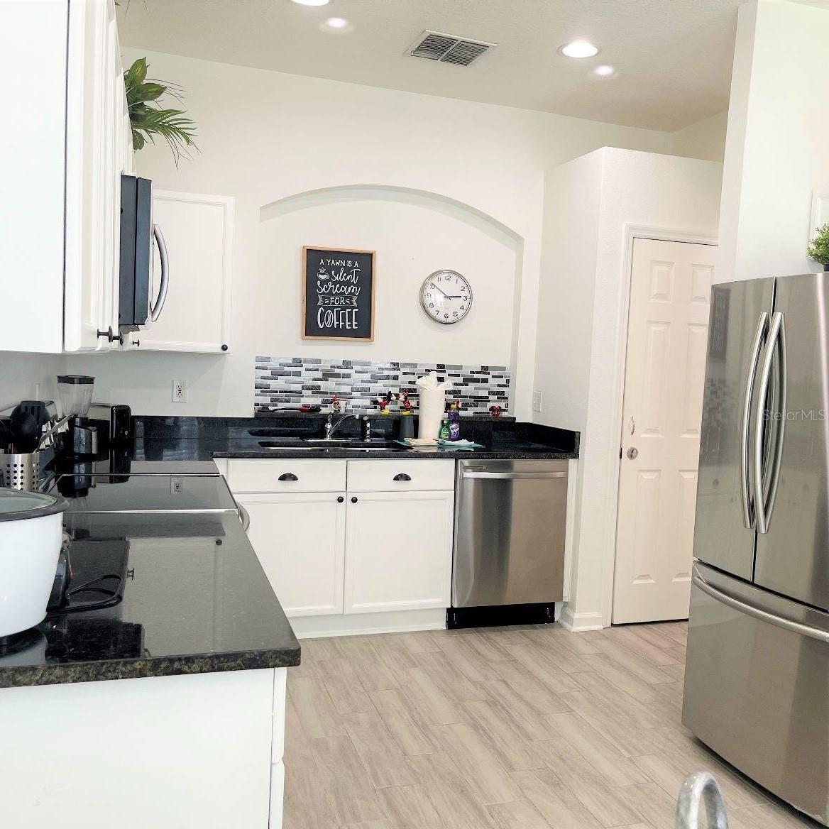 Image 6 of 44 For 8023 King Palm Circle