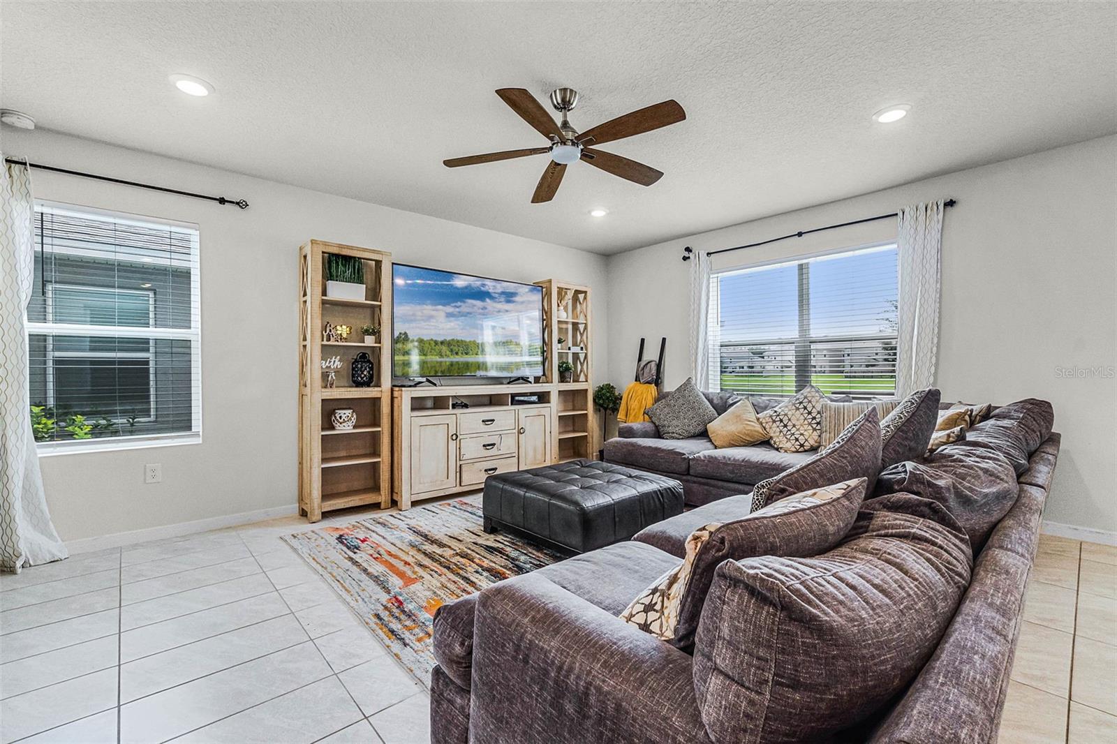 Image 4 of 35 For 5329 Royal Point Avenue
