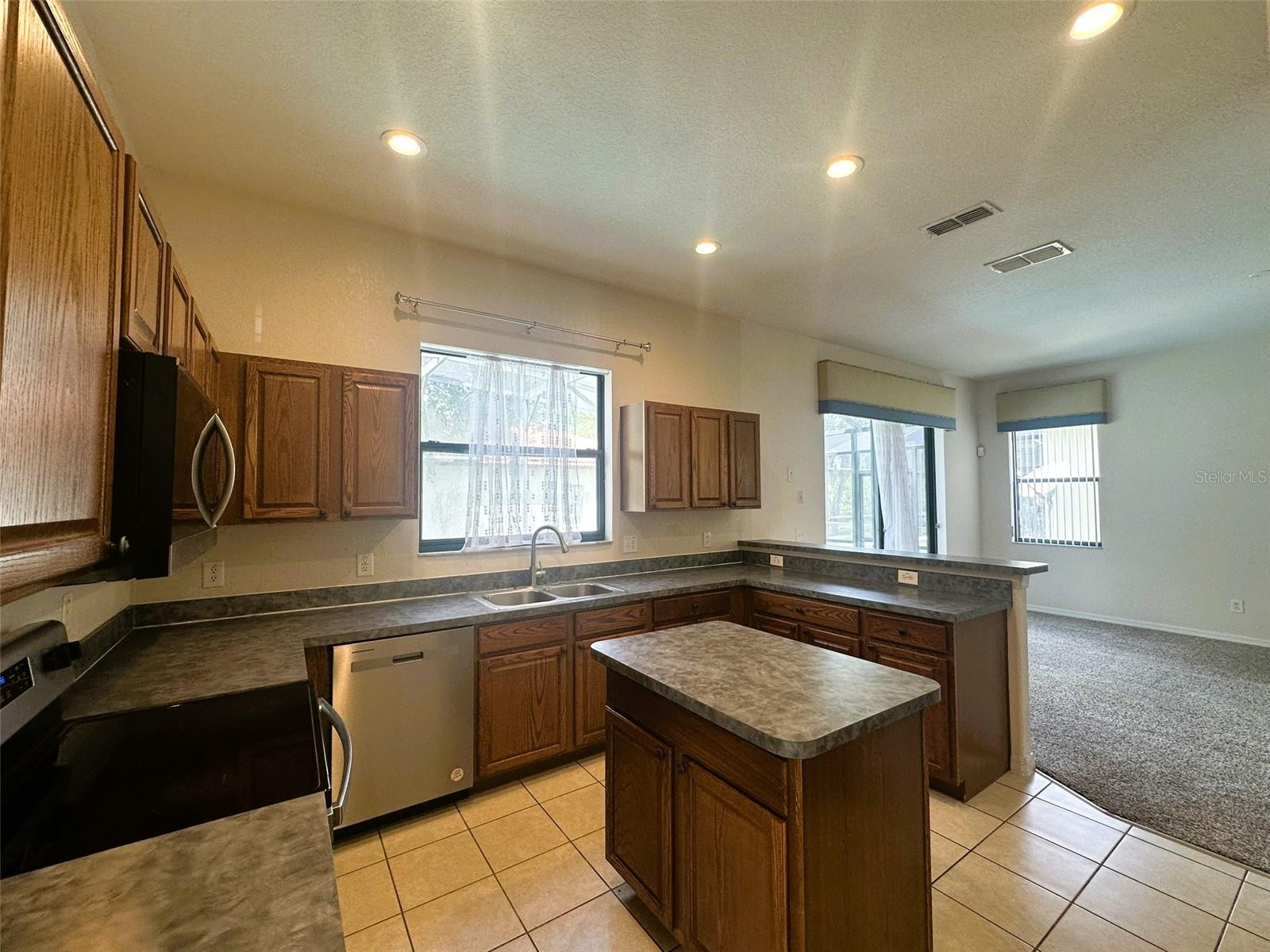 Listing photo id 14 for 2840 Roccella Court