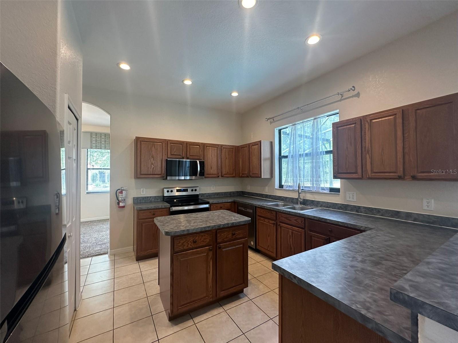 Listing photo id 15 for 2840 Roccella Court