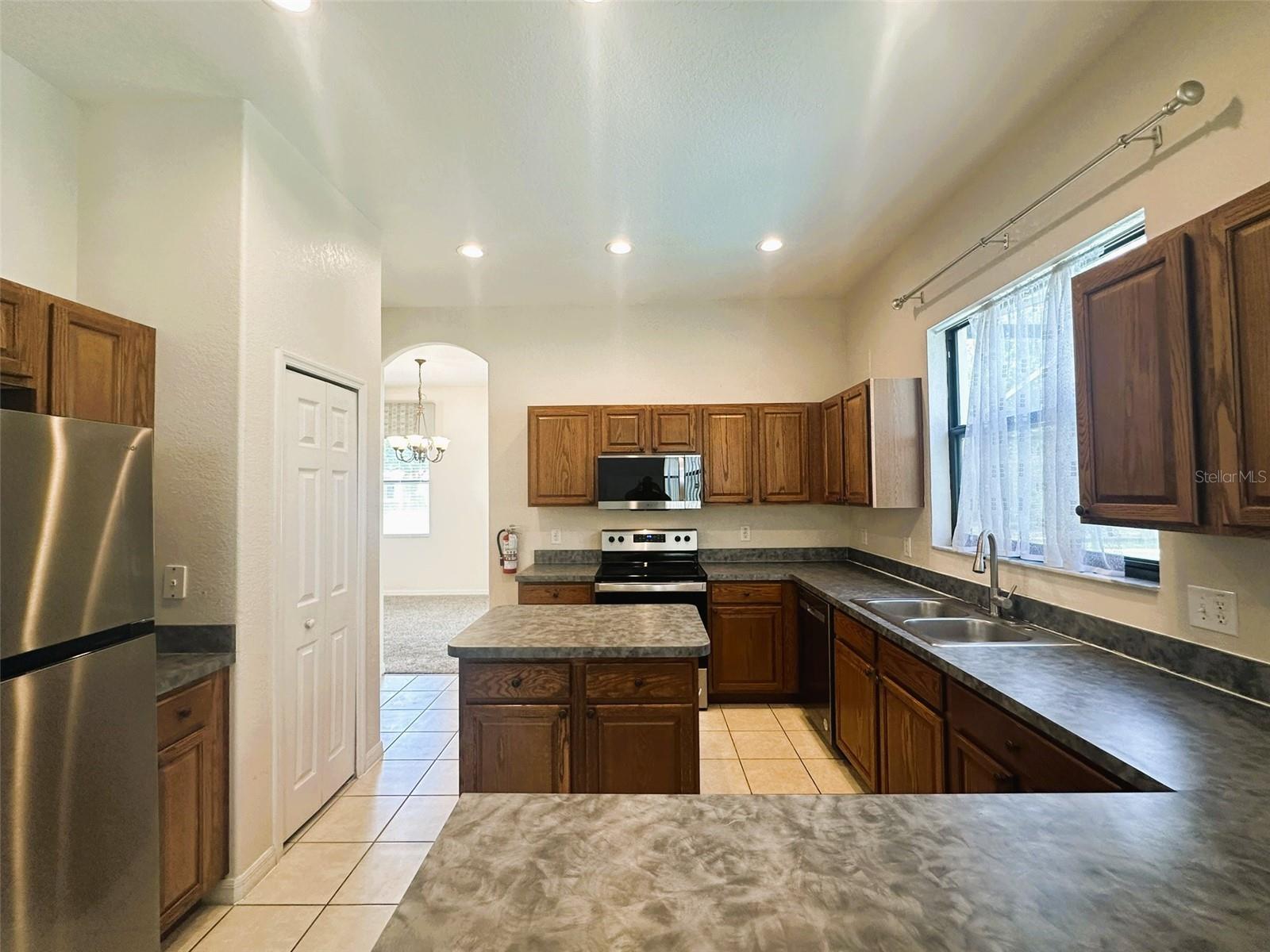 Listing photo id 17 for 2840 Roccella Court