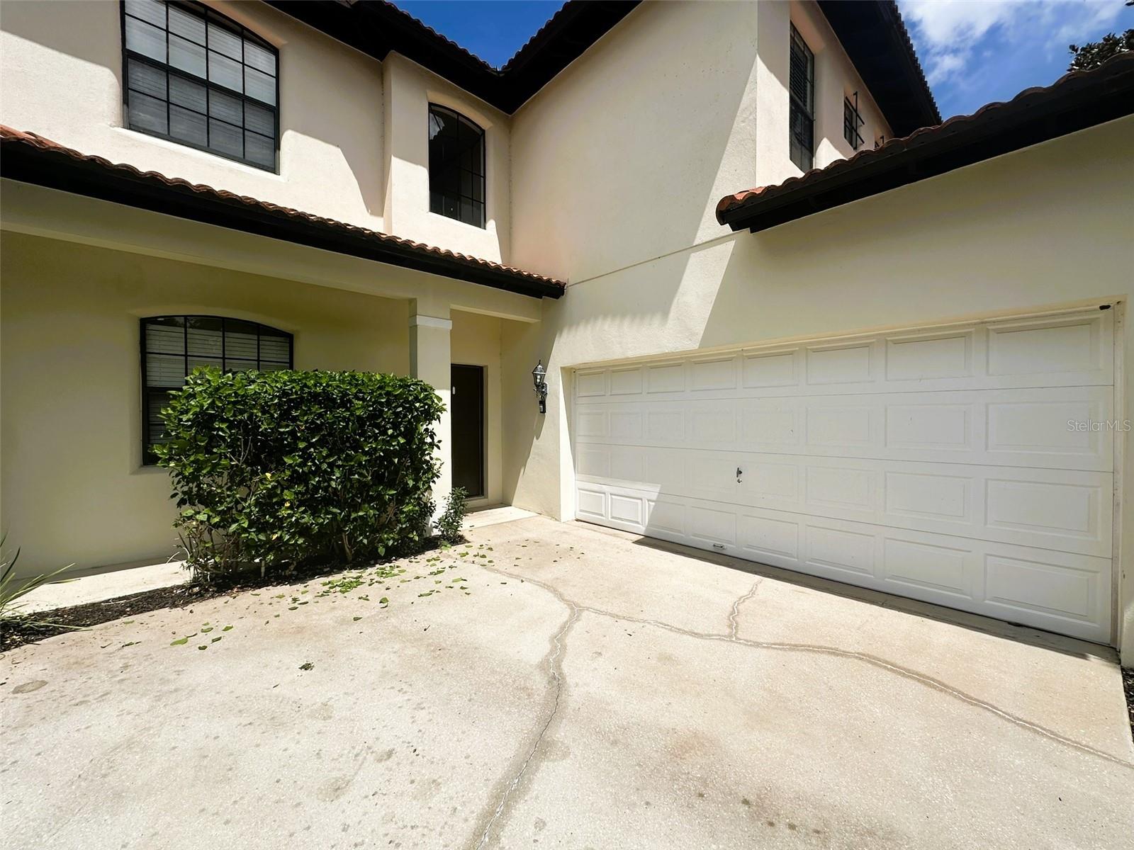 Listing photo id 2 for 2840 Roccella Court