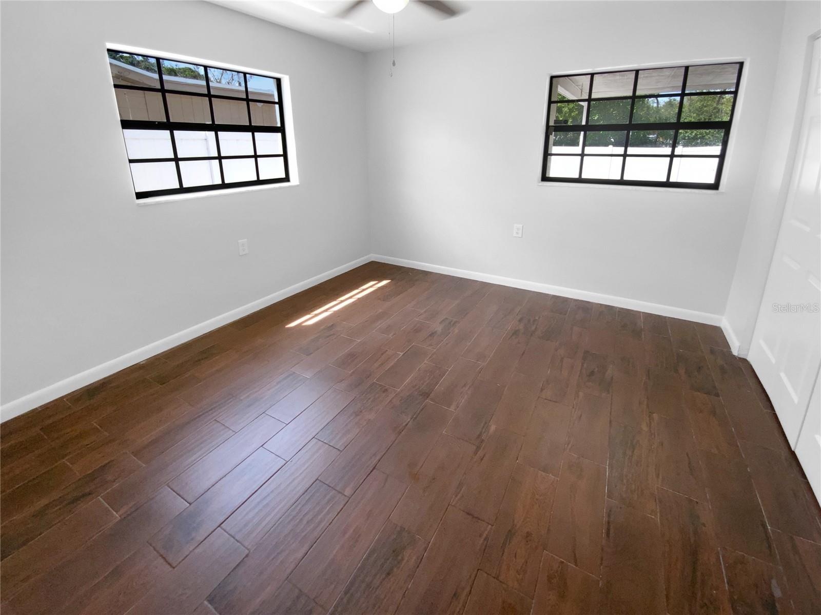 Image 5 of 28 For 701 71st Avenue N