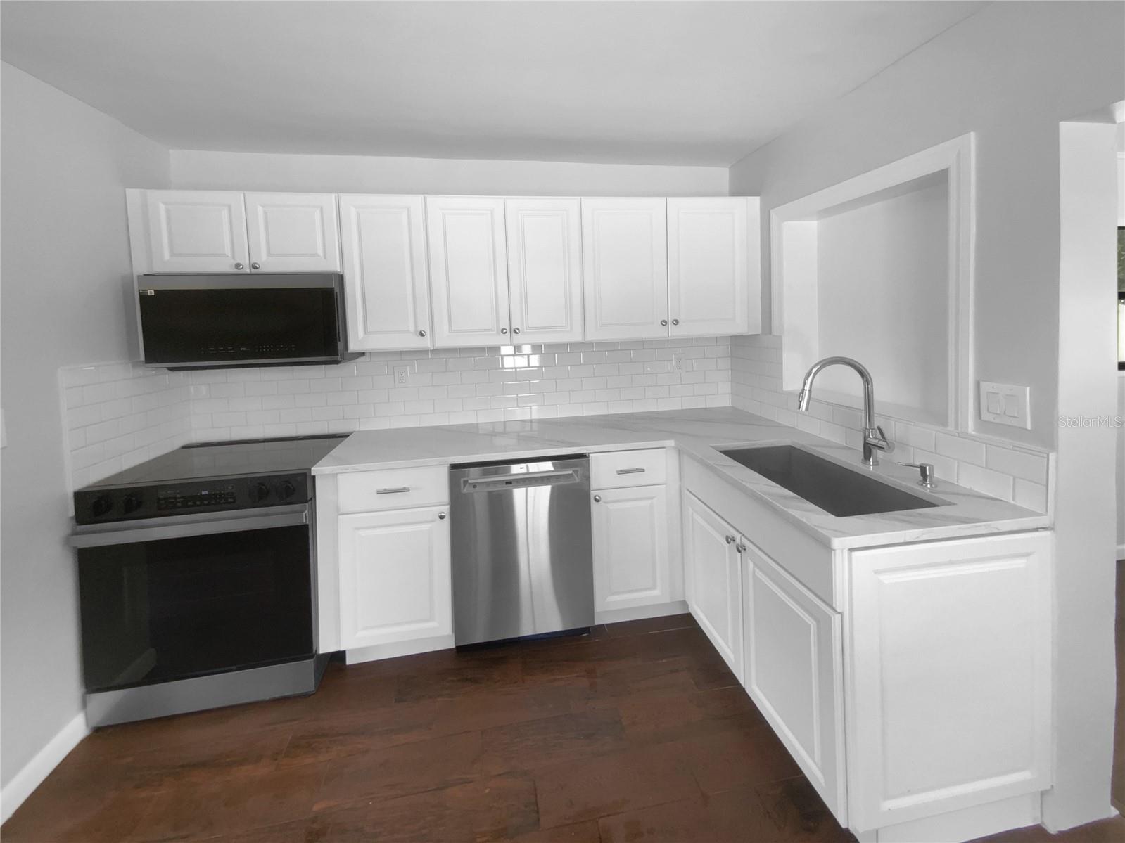 Image 6 of 28 For 701 71st Avenue N