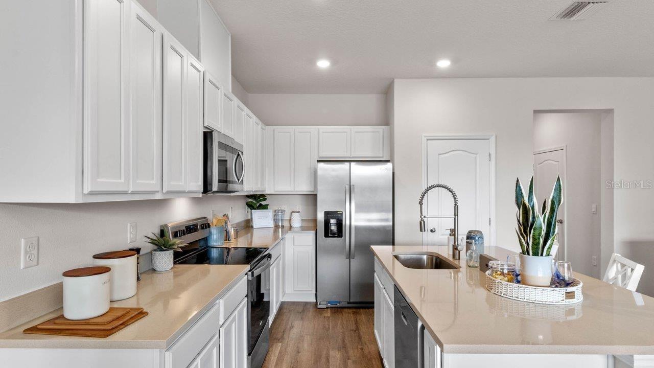 Image 7 of 25 For 2112 Monteverde Avenue