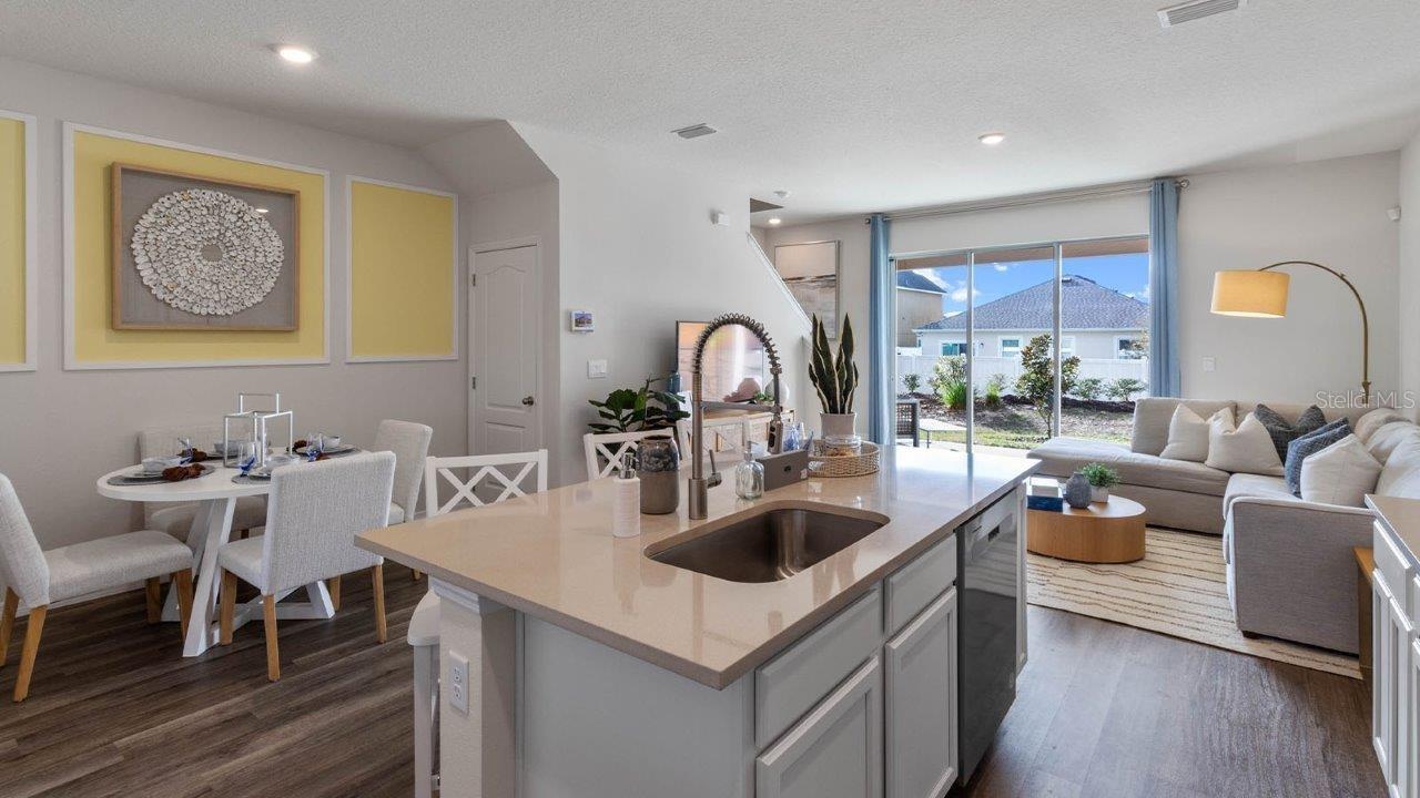 Image 8 of 25 For 2112 Monteverde Avenue