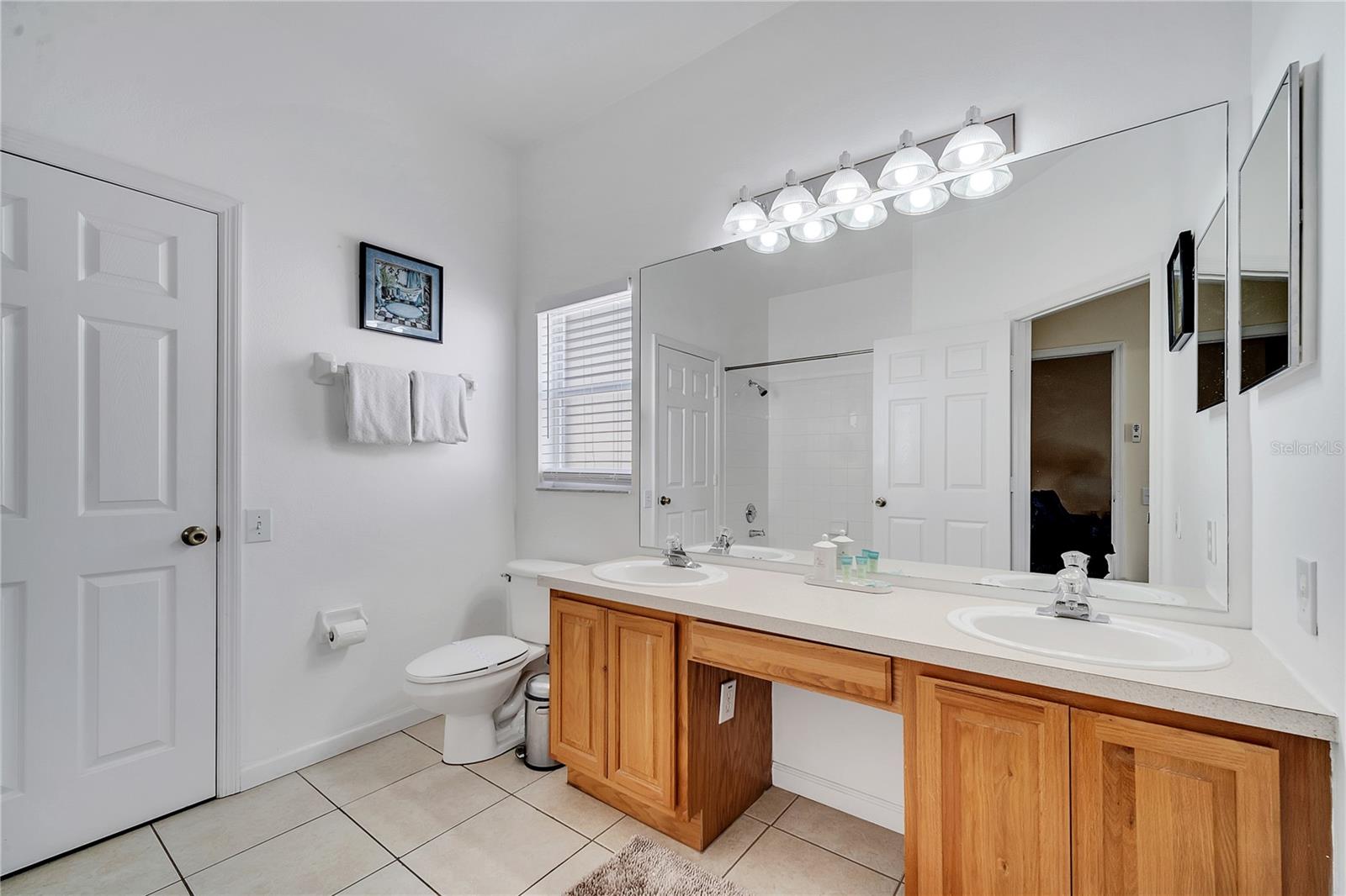Image 24 of 61 For 8118 Fan Palm Way