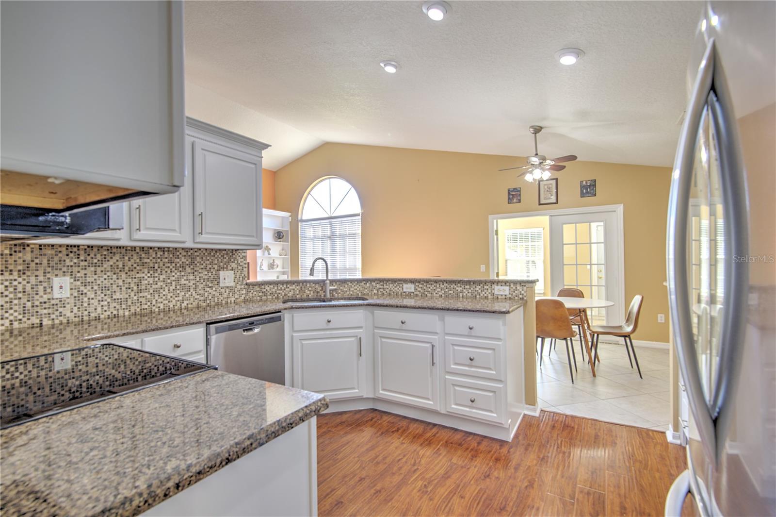 Image 14 of 36 For 684 Yorkshire Drive