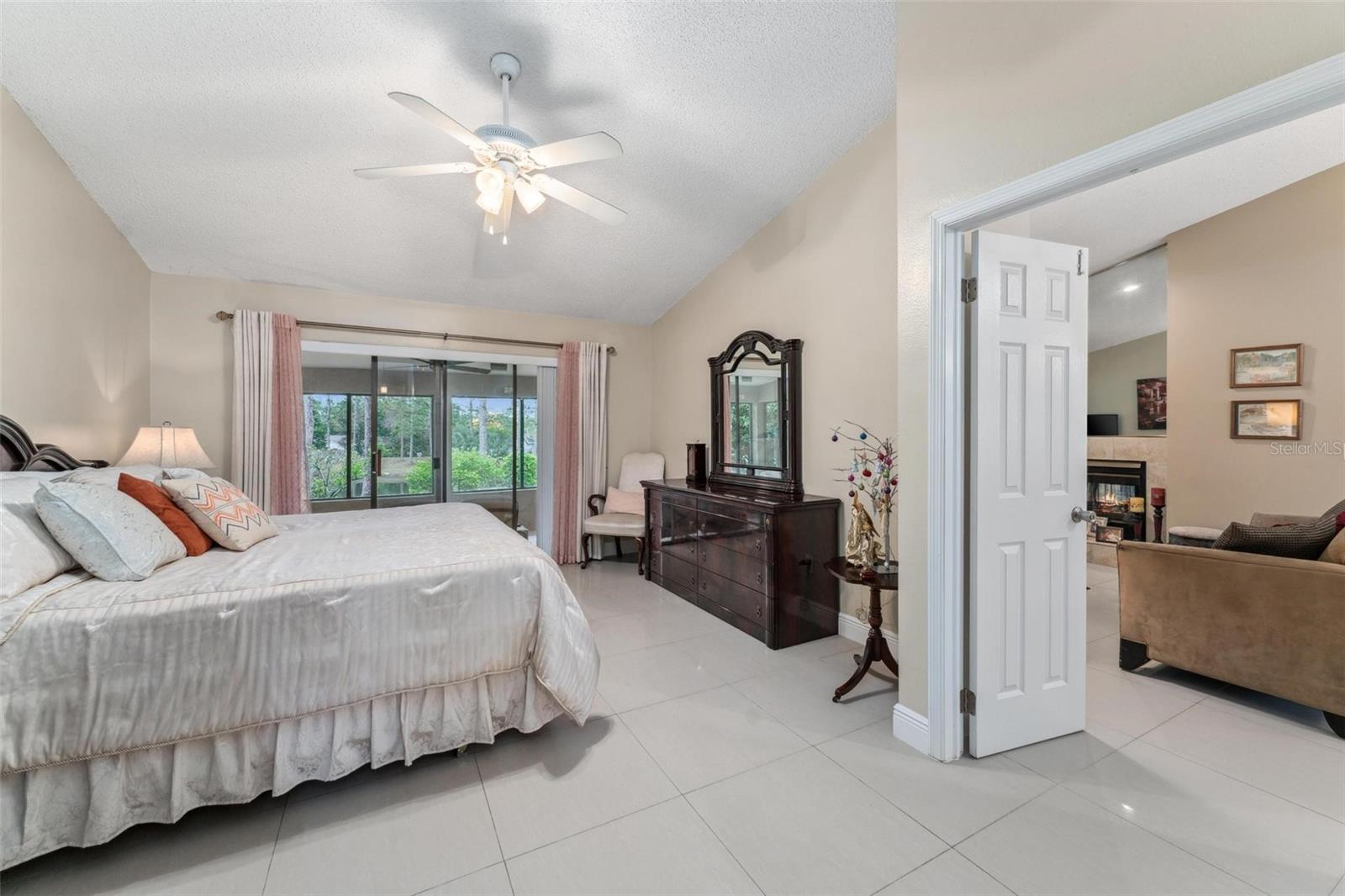 Image 18 of 61 For 9056 Woodbreeze Boulevard