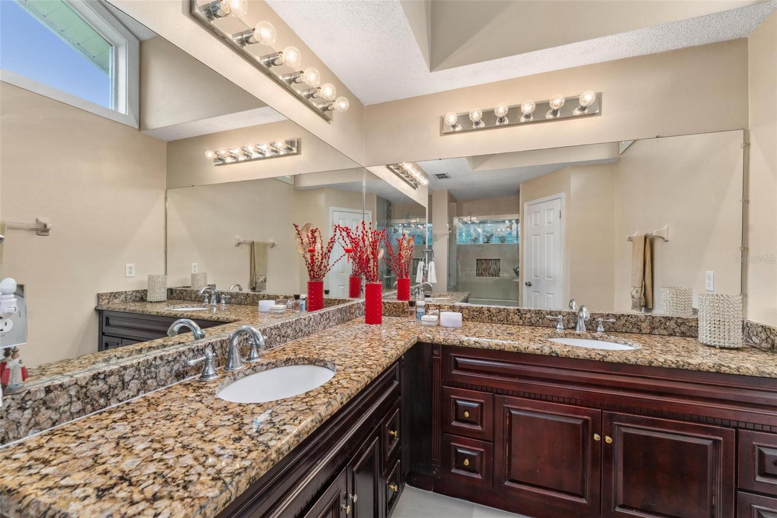 Image 22 of 61 For 9056 Woodbreeze Boulevard