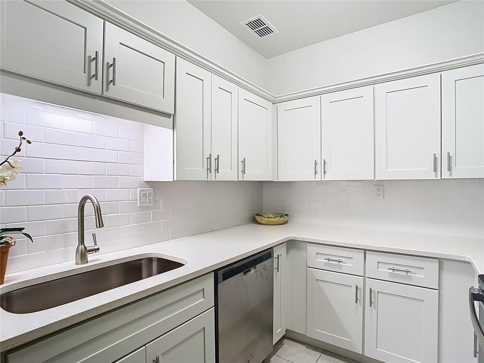 Image 13 of 46 For 200 Maitland Avenue 87