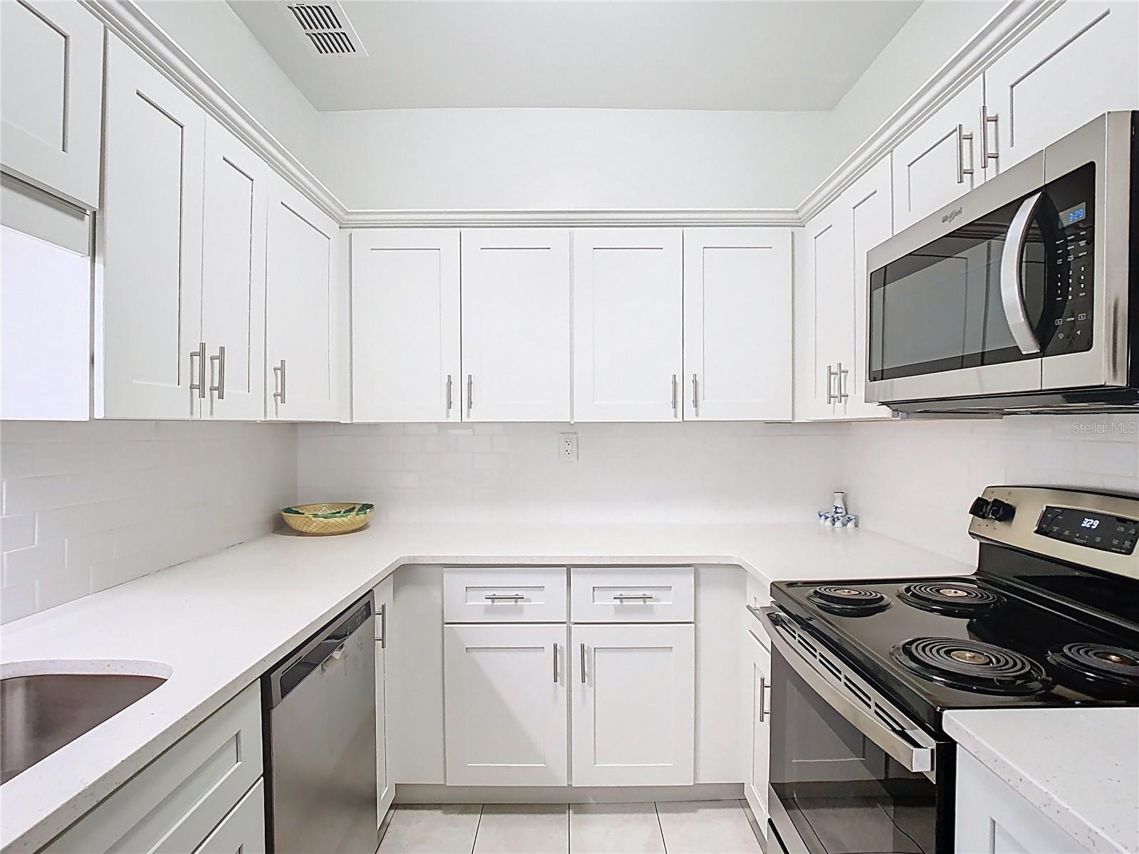 Image 14 of 46 For 200 Maitland Avenue 87