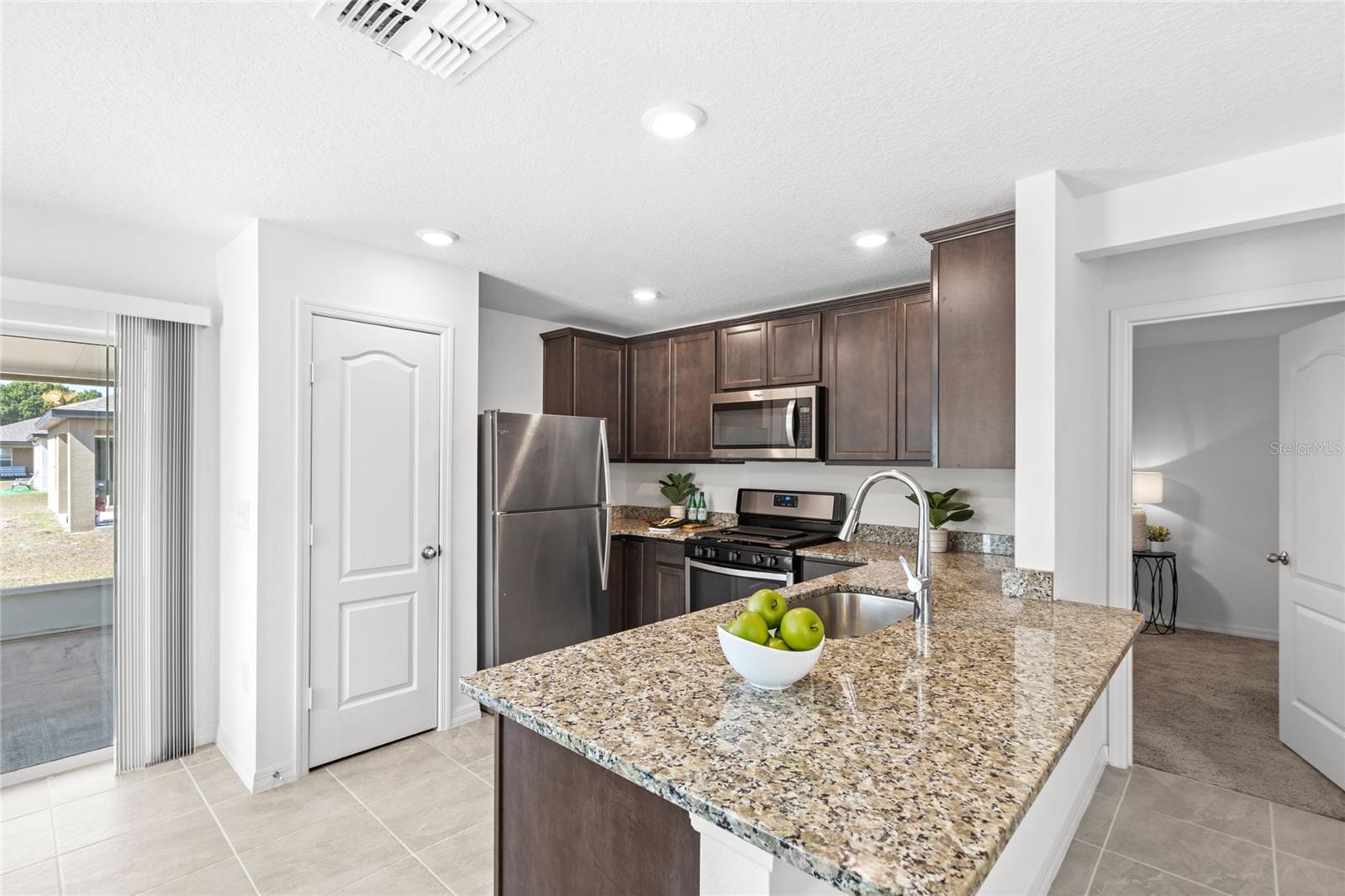 Image 11 of 30 For 392 Kensington View Drive