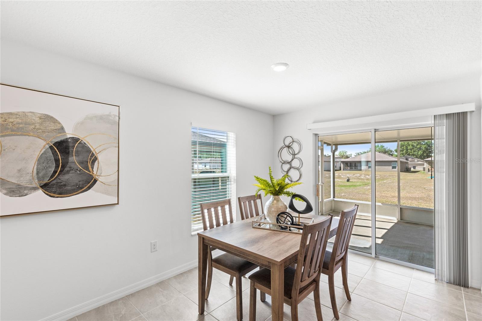 Image 13 of 30 For 392 Kensington View Drive