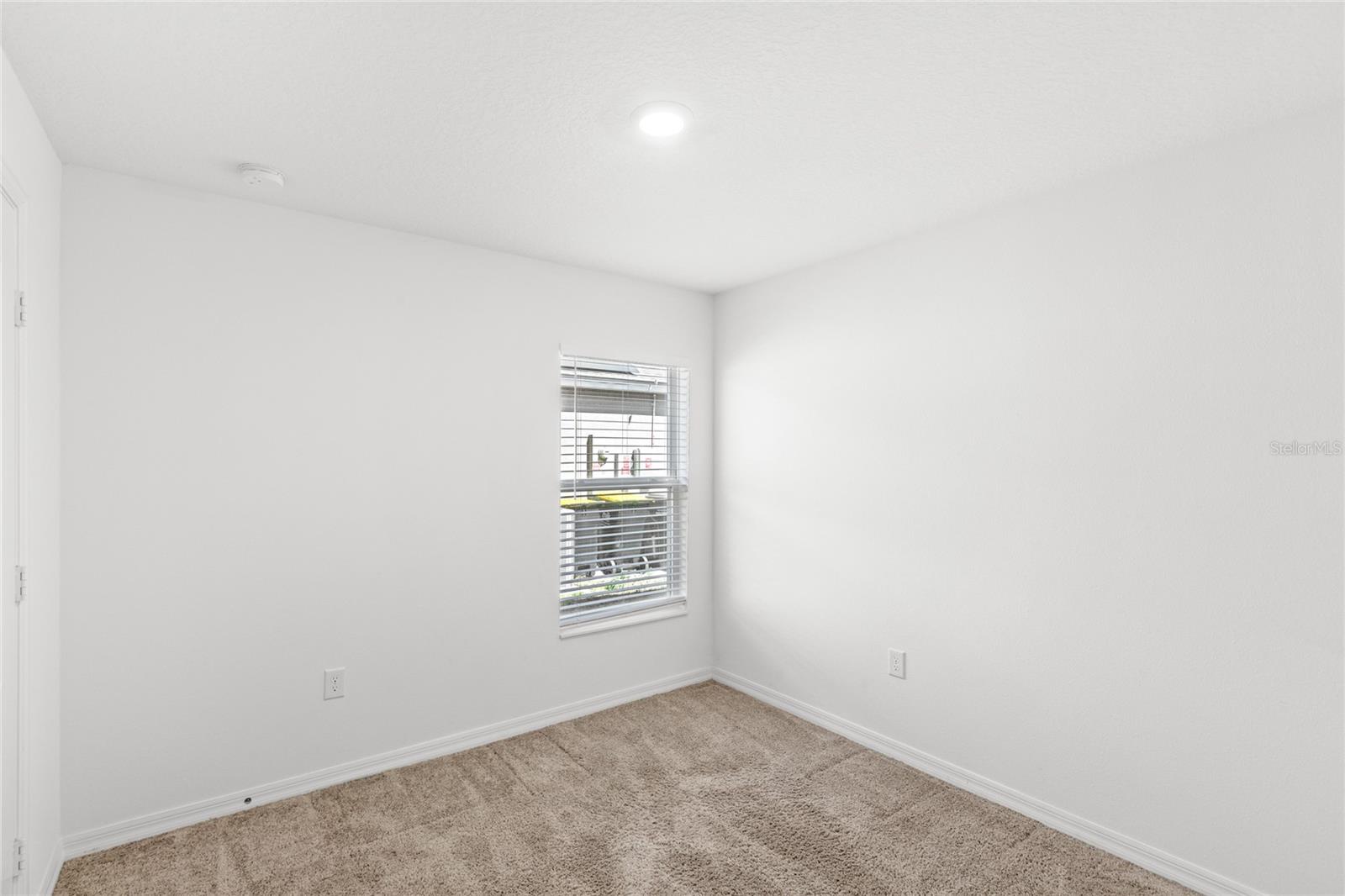 Image 18 of 30 For 392 Kensington View Drive