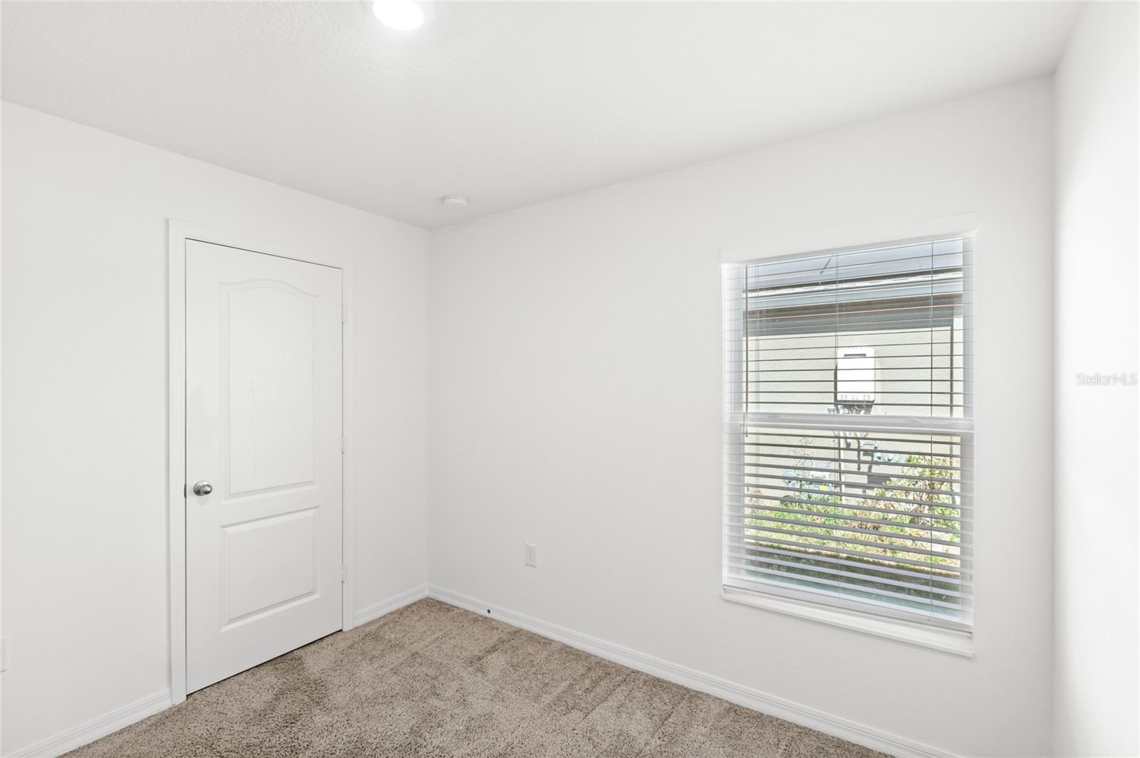 Image 19 of 30 For 392 Kensington View Drive