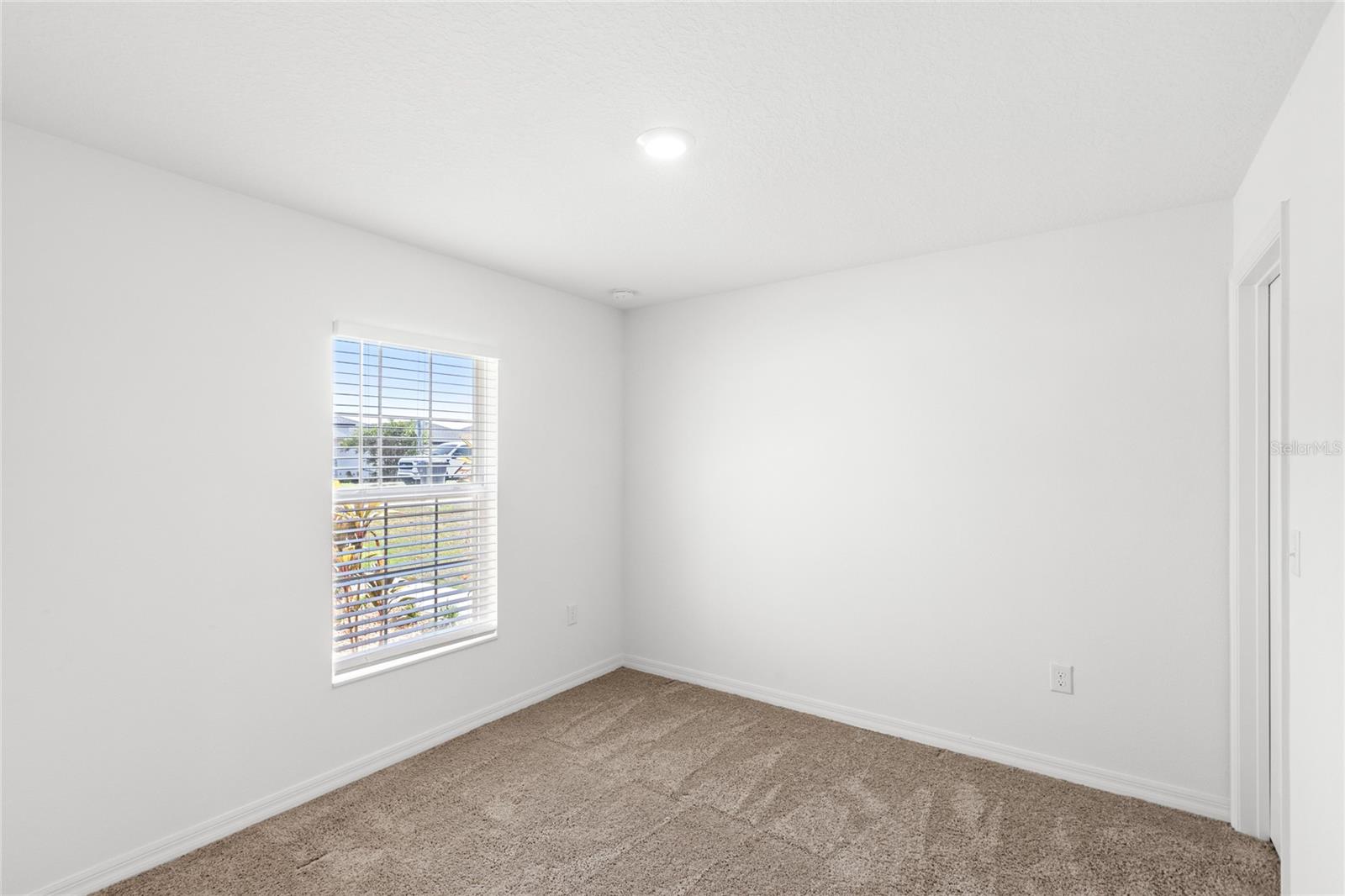 Image 21 of 30 For 392 Kensington View Drive