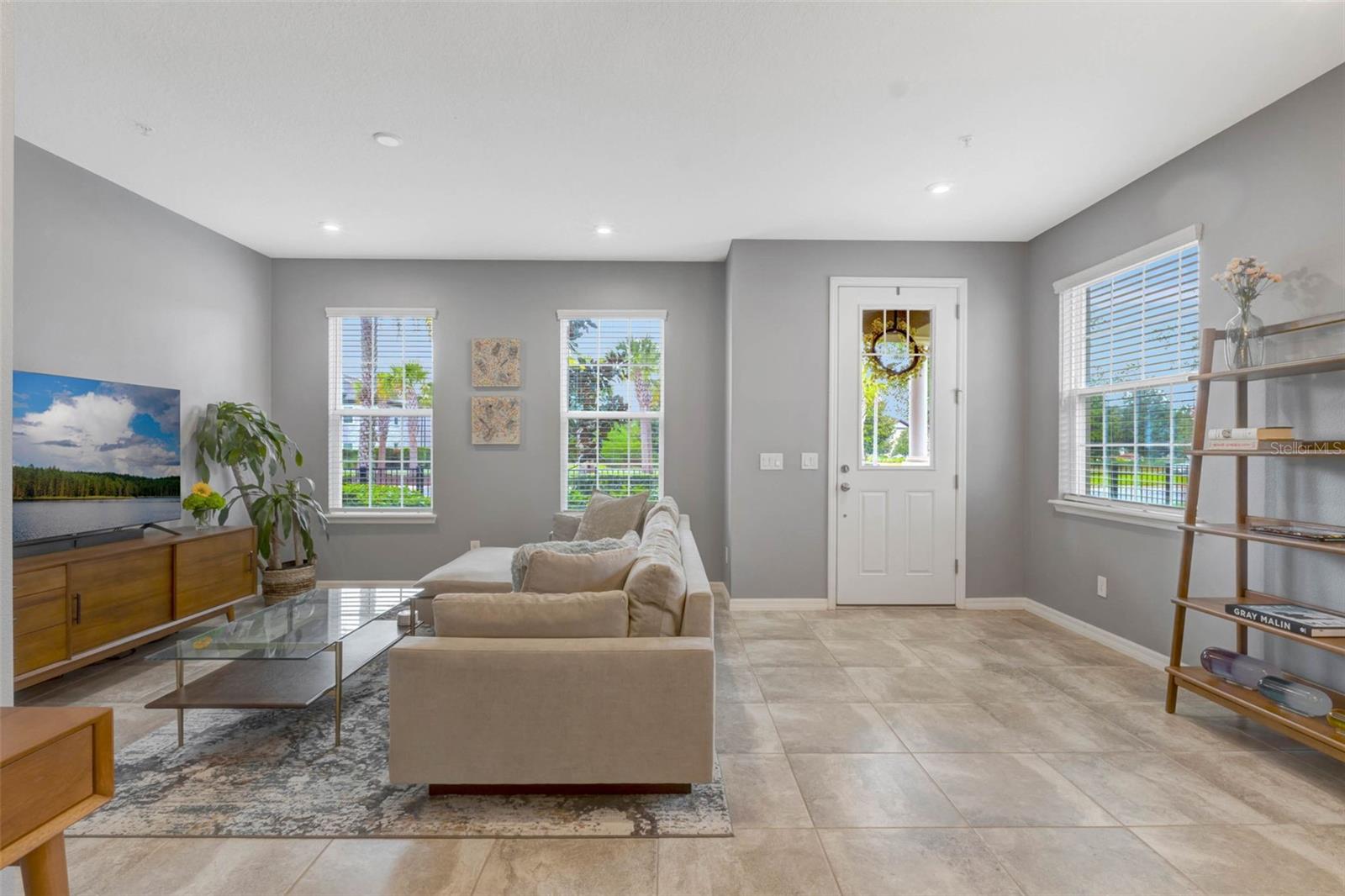 Image 6 of 32 For 9433 Randal Park Boulevard