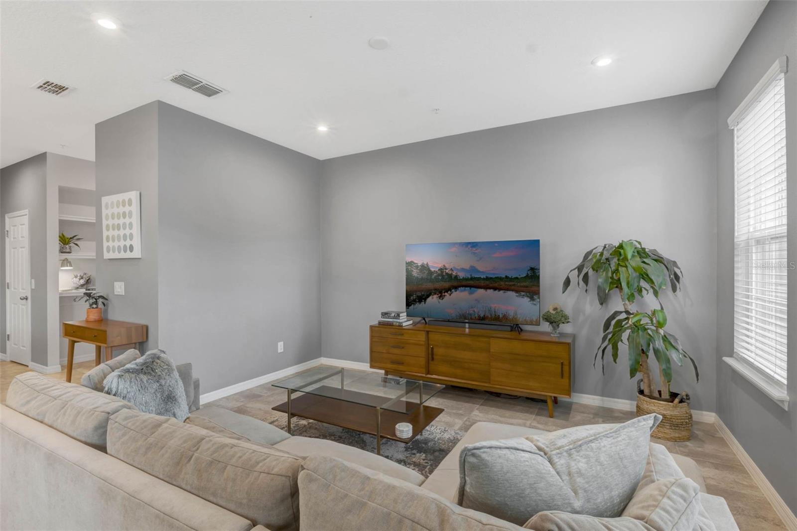 Image 7 of 32 For 9433 Randal Park Boulevard