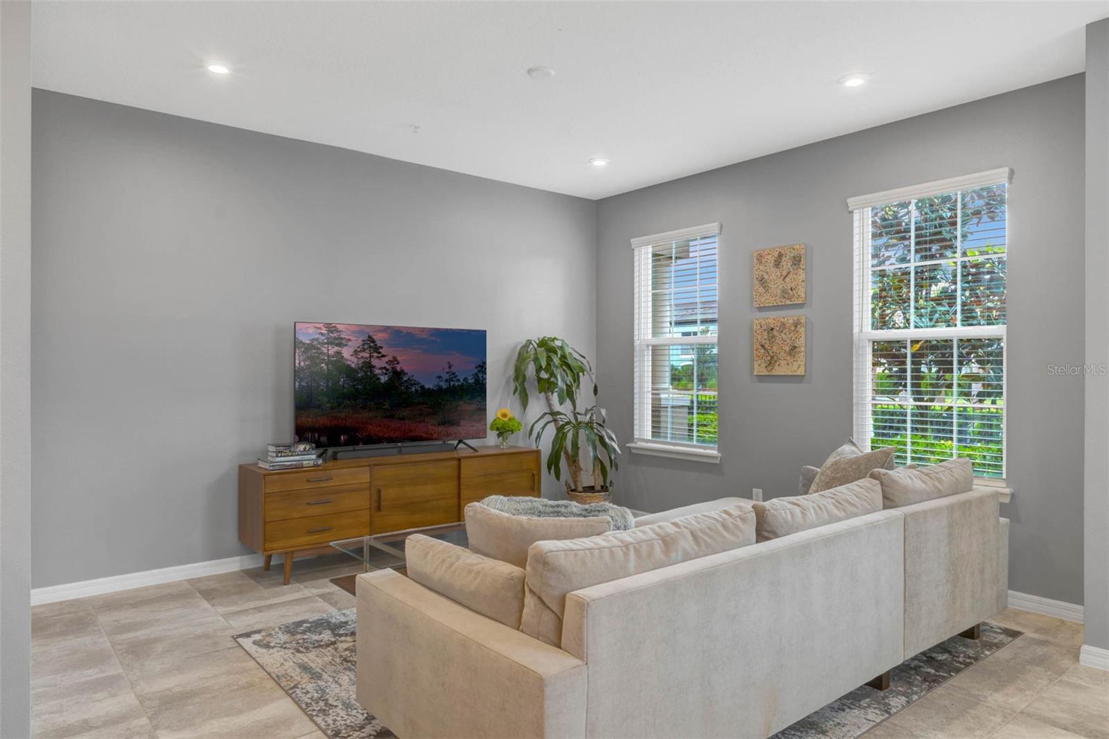 Image 8 of 32 For 9433 Randal Park Boulevard