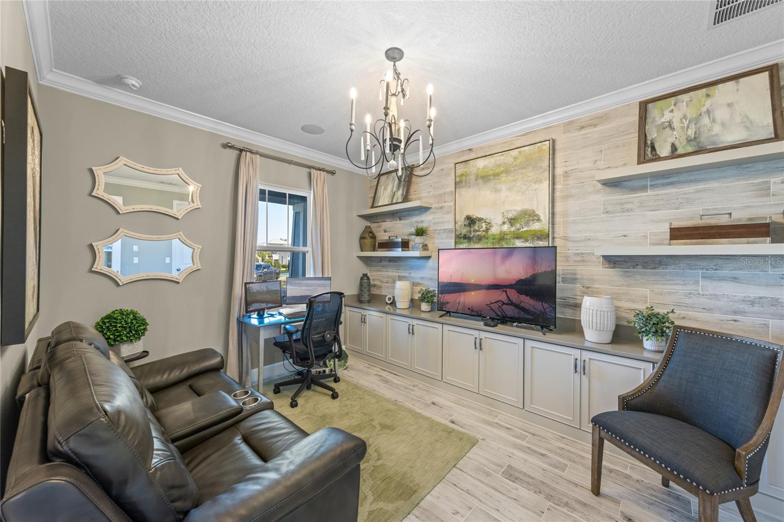 Image 4 of 68 For 1062 Lakeside Estates Drive