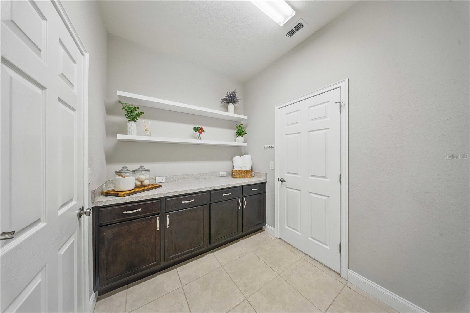 Image 14 of 27 For 5829 Valentino Way
