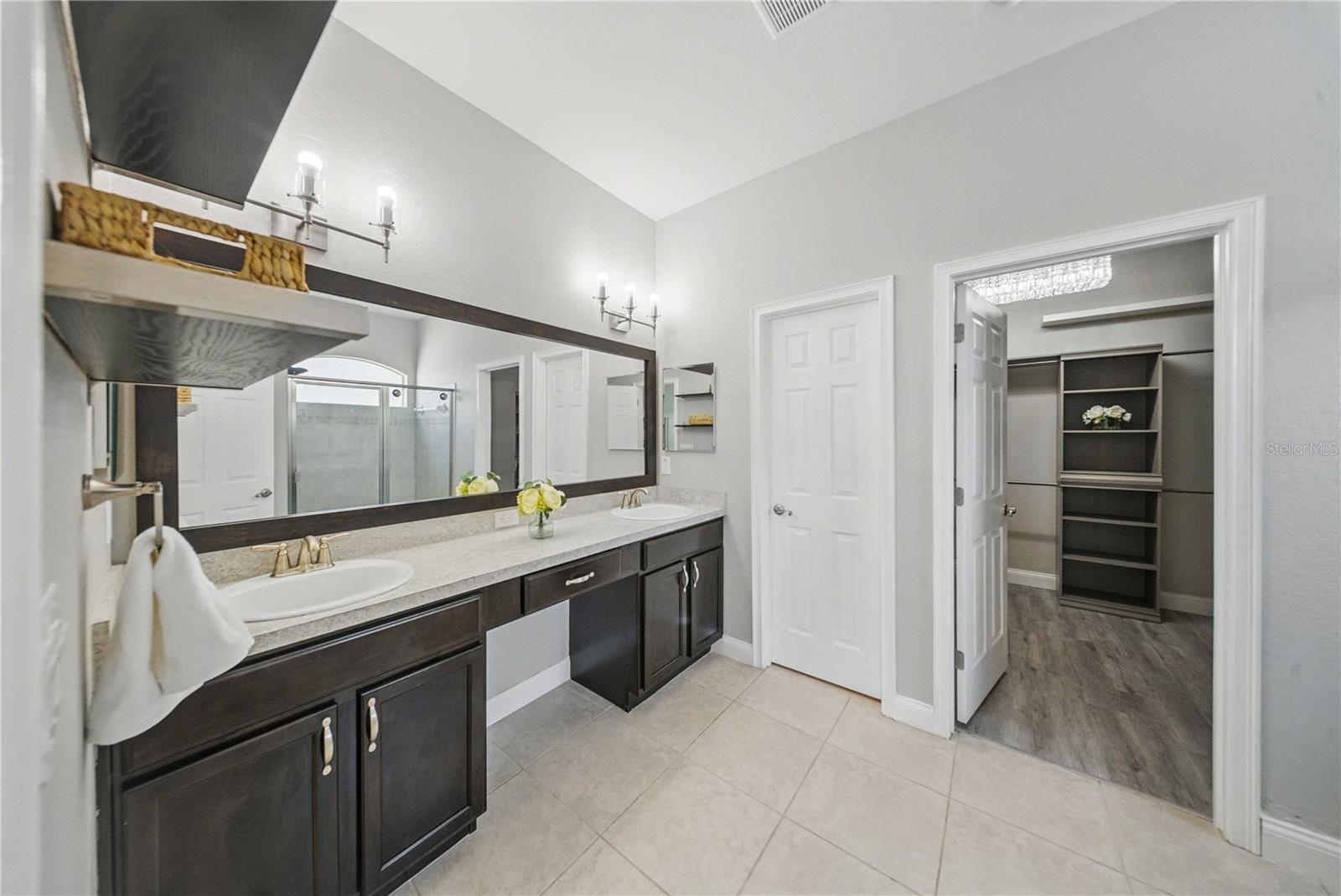 Image 17 of 27 For 5829 Valentino Way