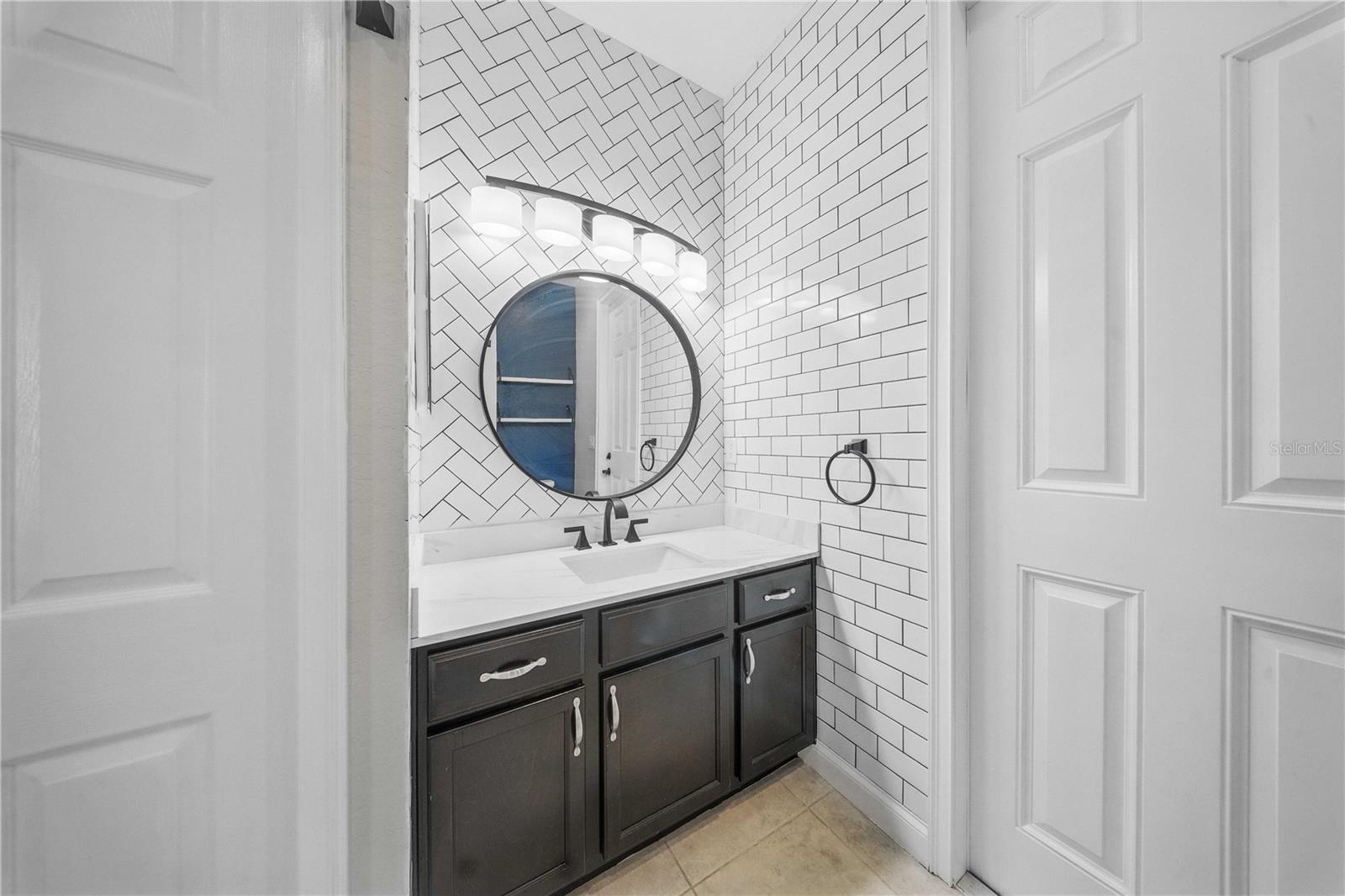 Image 21 of 27 For 5829 Valentino Way