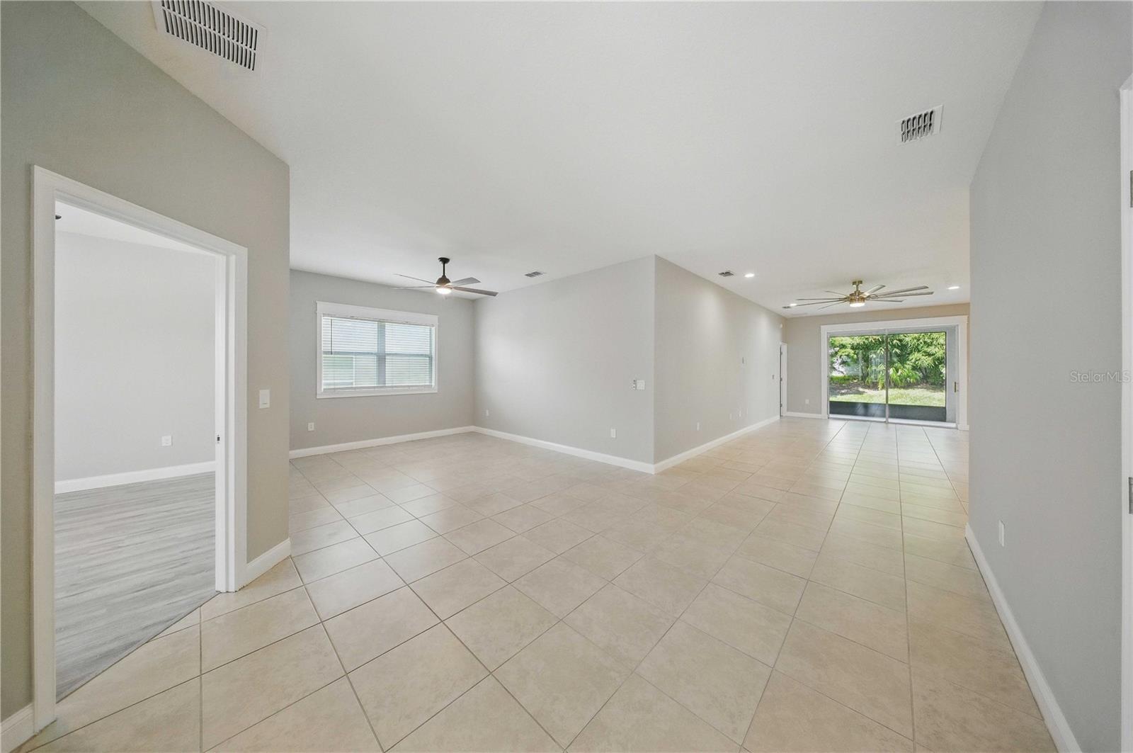 Image 5 of 27 For 5829 Valentino Way