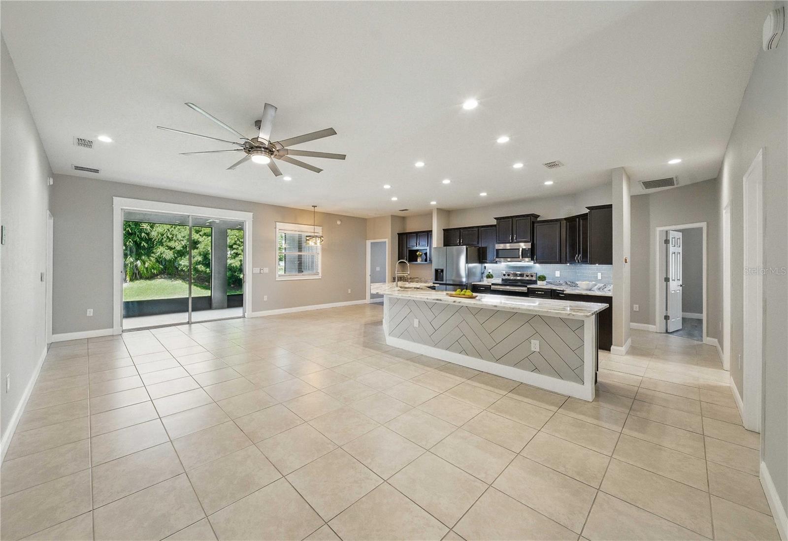 Image 7 of 27 For 5829 Valentino Way