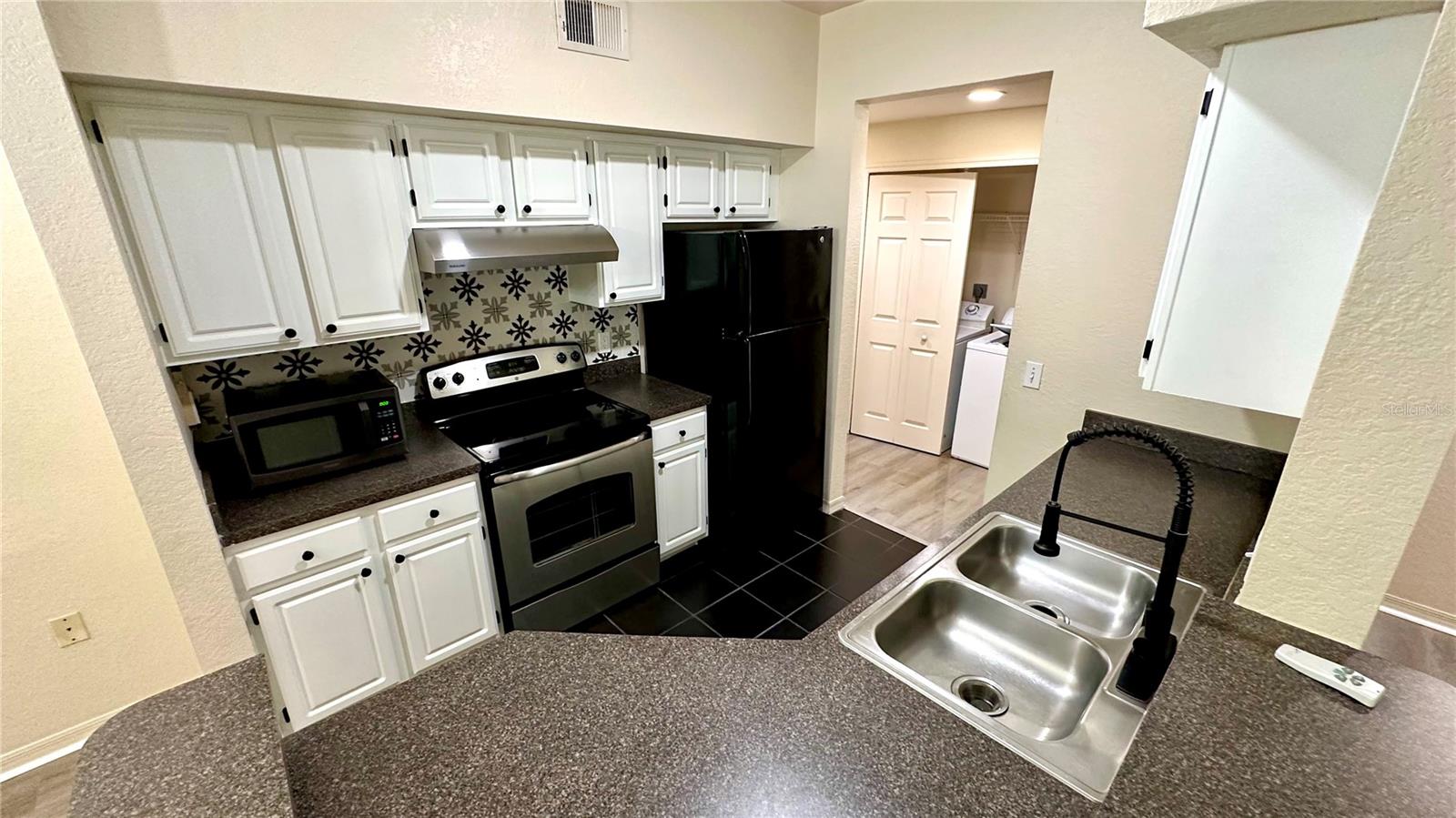 Image 4 of 10 For 5975 Westgate Drive 1114