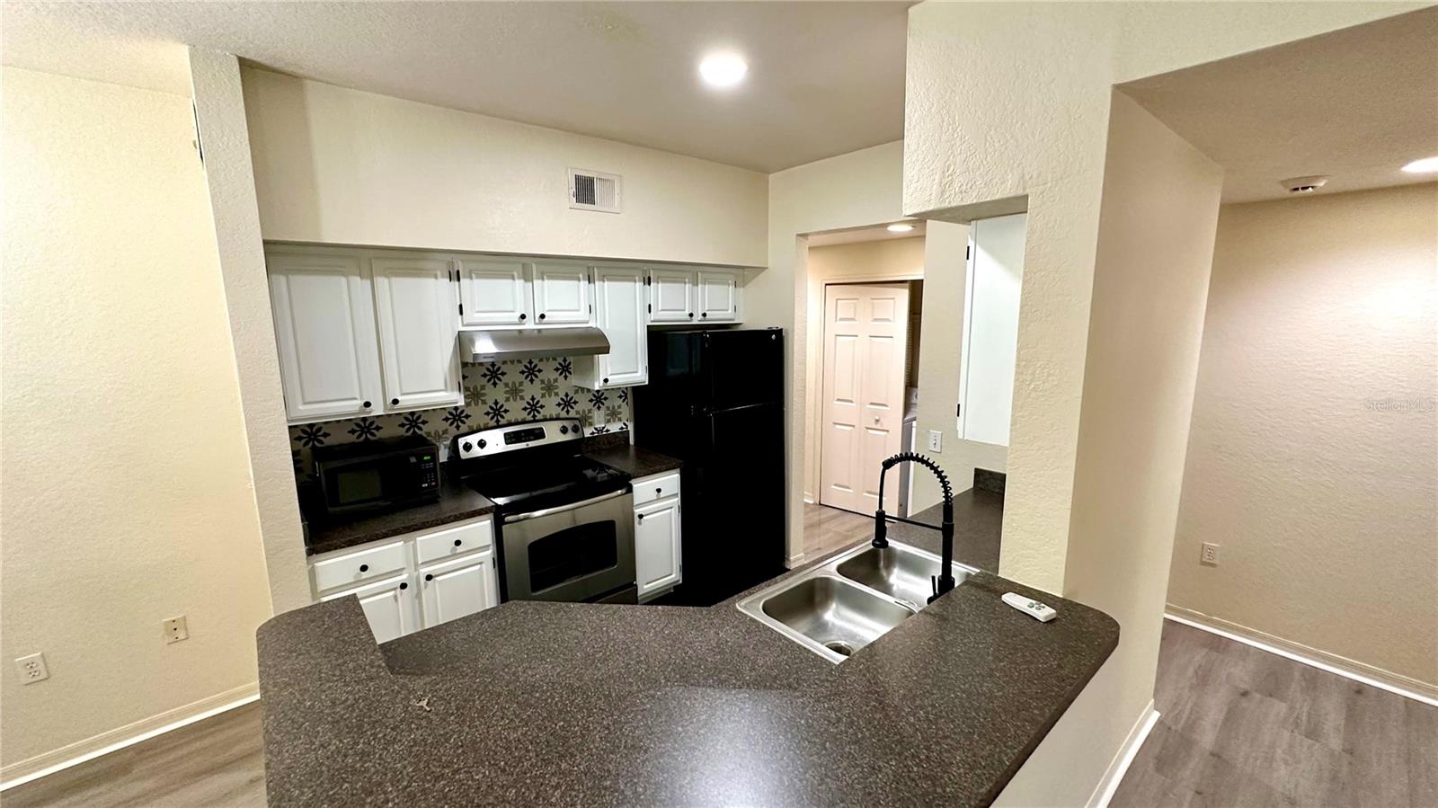 Image 5 of 10 For 5975 Westgate Drive 1114