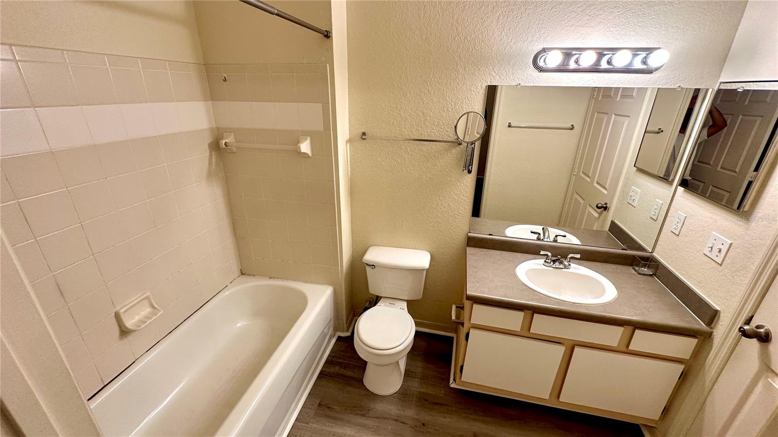 Image 8 of 10 For 5975 Westgate Drive 1114