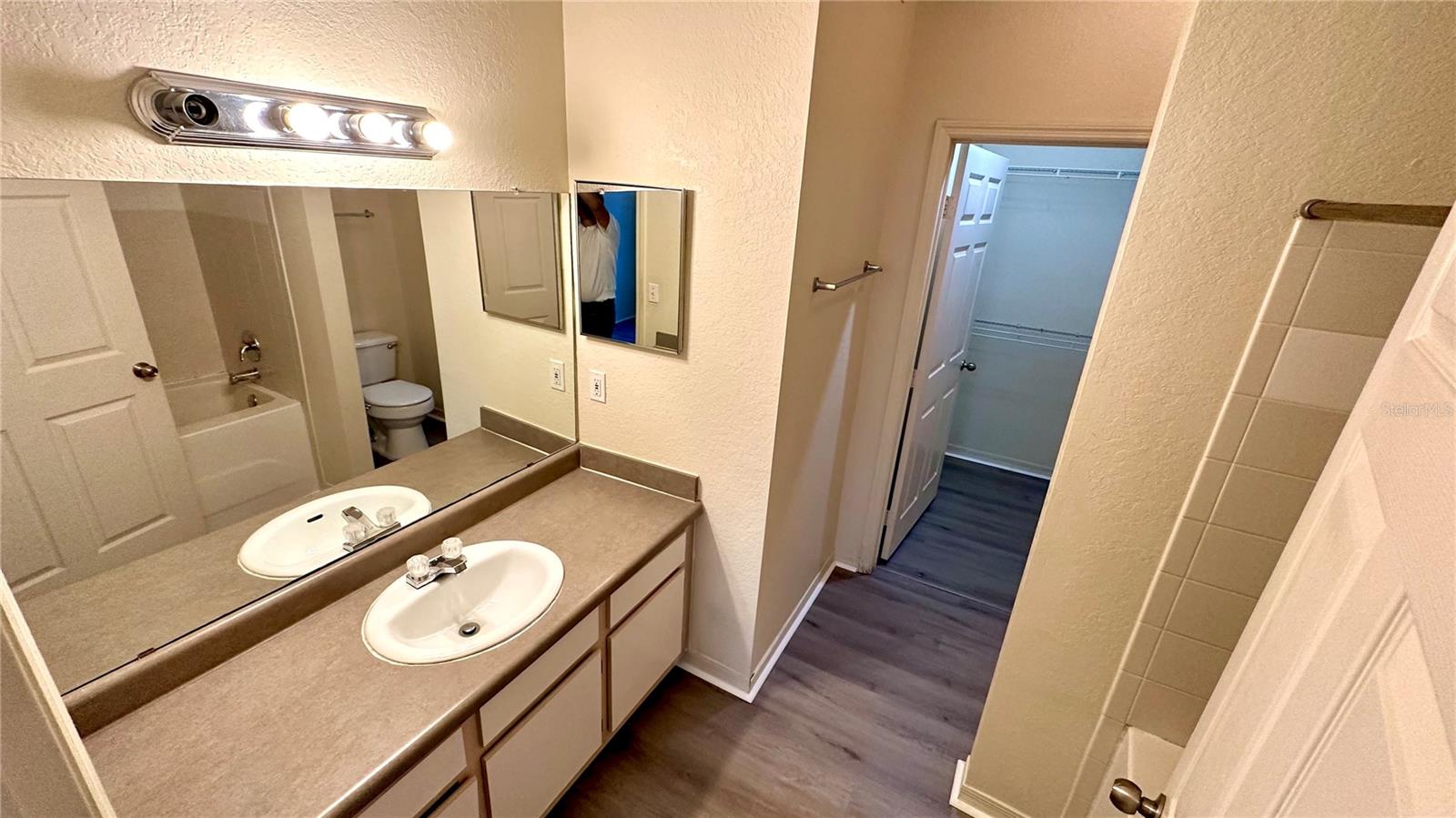 Image 9 of 10 For 5975 Westgate Drive 1114